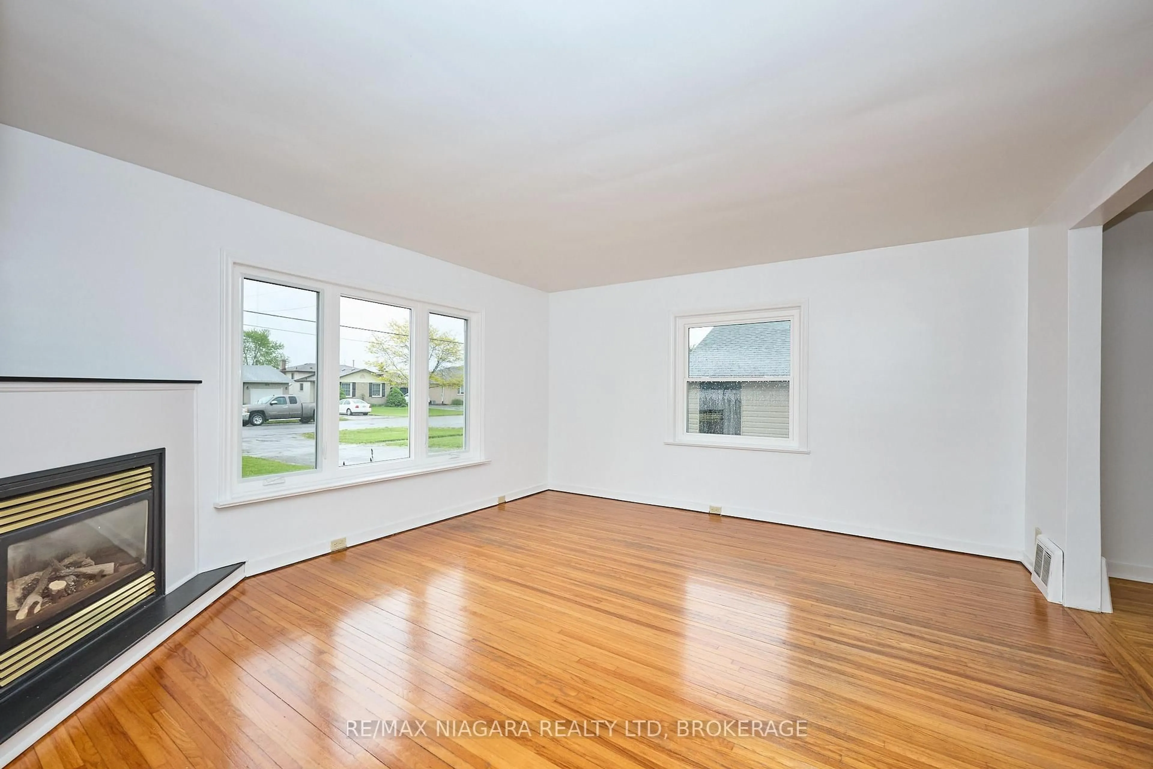 A pic of a room for 865 Crescent Rd, Fort Erie Ontario L2A 4R5
