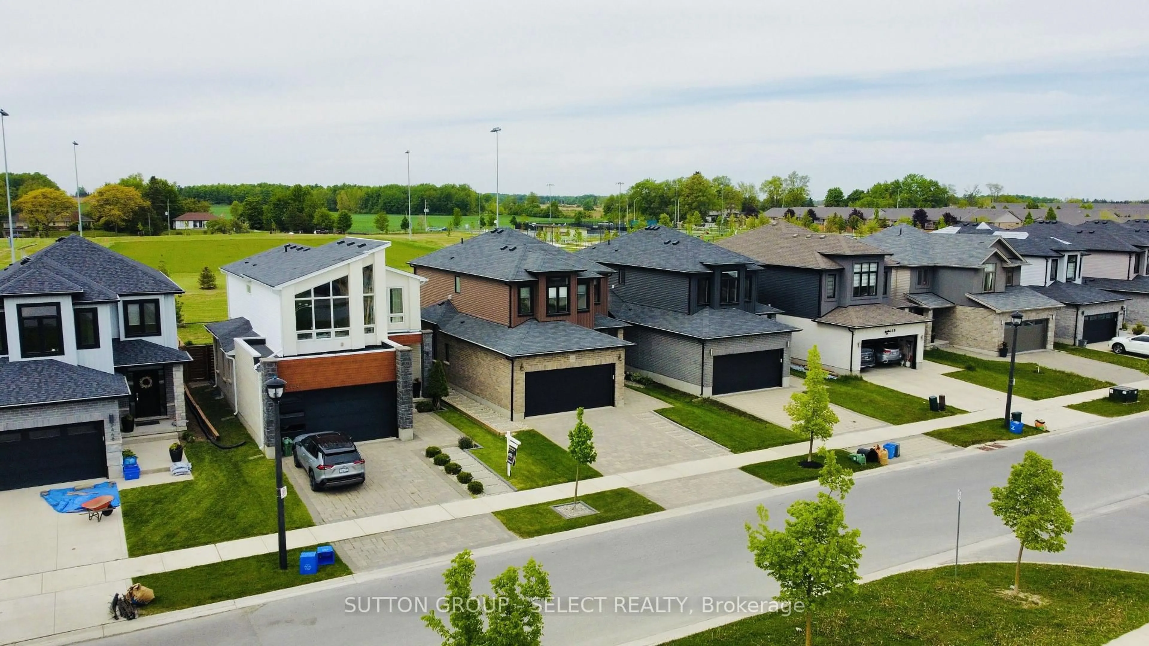 A pic from outside/outdoor area/front of a property/back of a property/a pic from drone, street for 2460 Buroak Dr, London North Ontario N6G 0L5