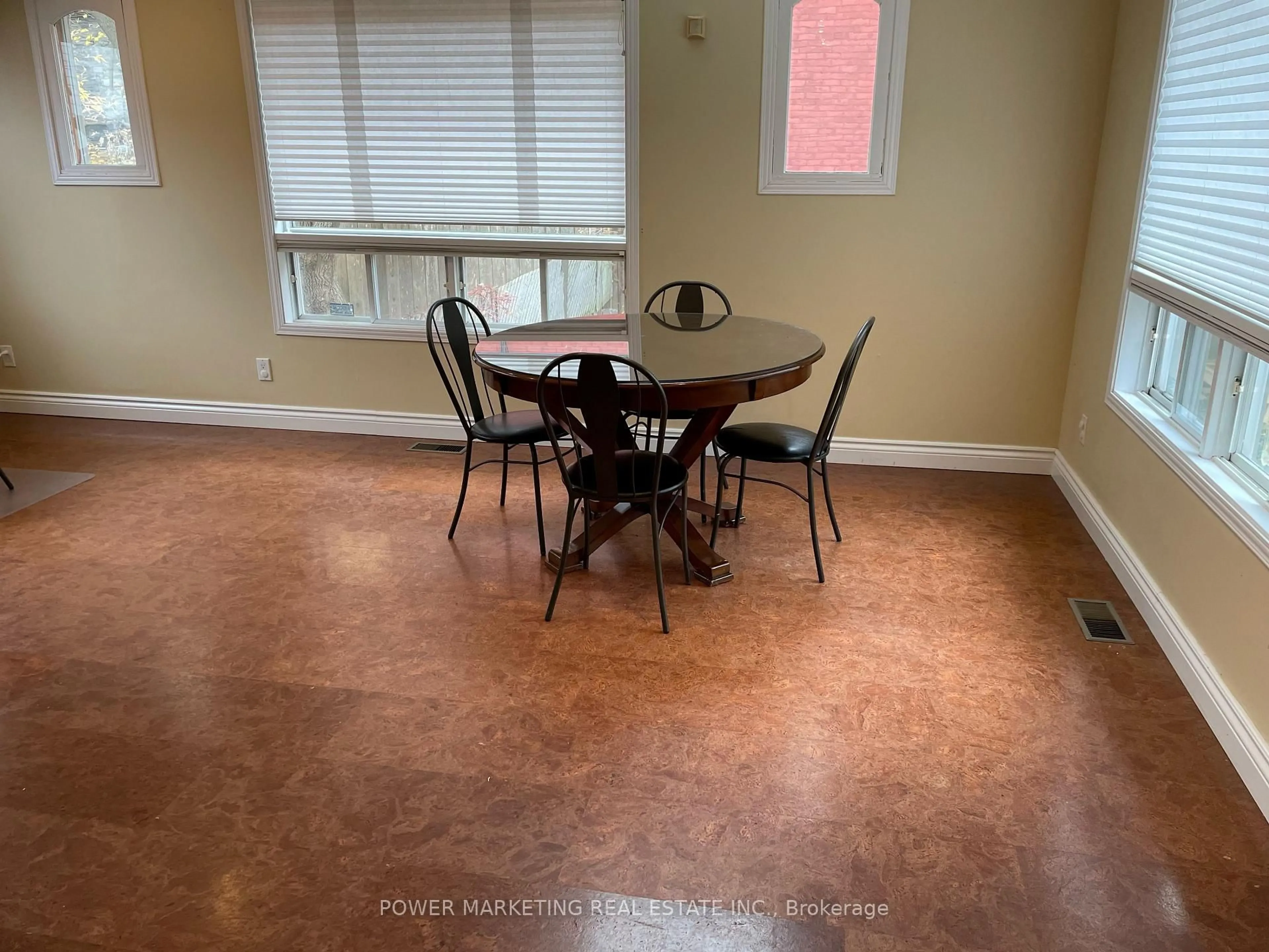 A pic of a room for 21 PERKINS St, Ottawa Ontario K1R 7G4