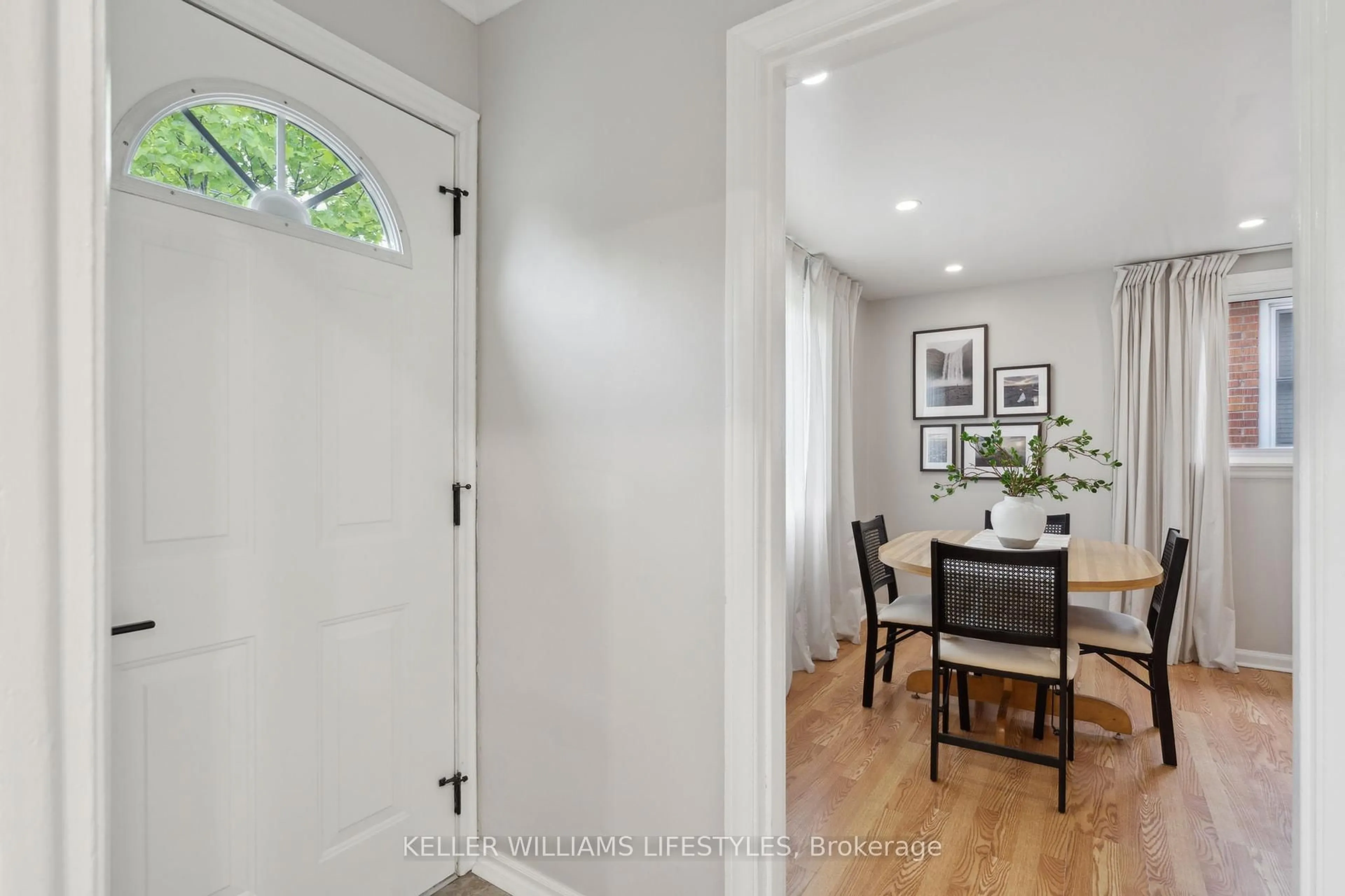 Indoor entryway for 381 AVONDALE Rd, London East Ontario N5W 5B6