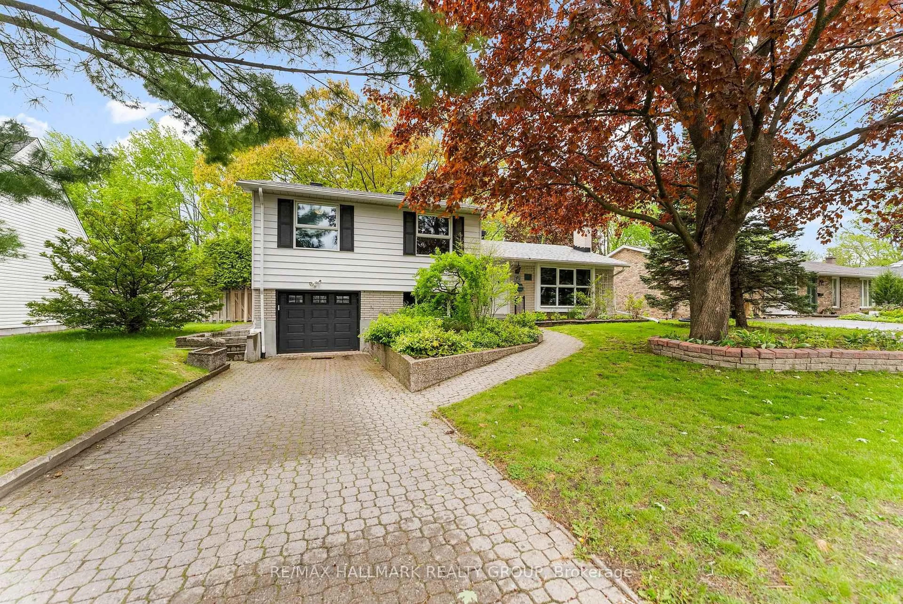 Unknown for 2153 Fillmore Cres, Ottawa Ontario K1J 6A1
