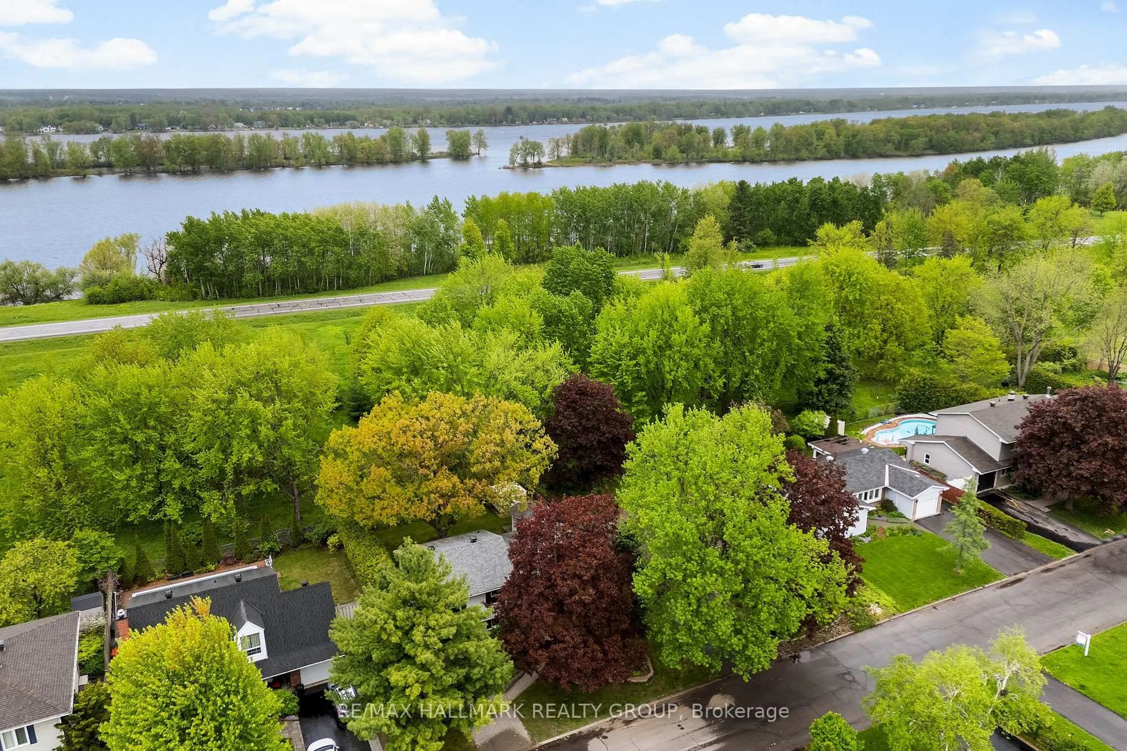 A pic from outside/outdoor area/front of a property/back of a property/a pic from drone, water/lake/river/ocean view for 2153 Fillmore Cres, Ottawa Ontario K1J 6A1