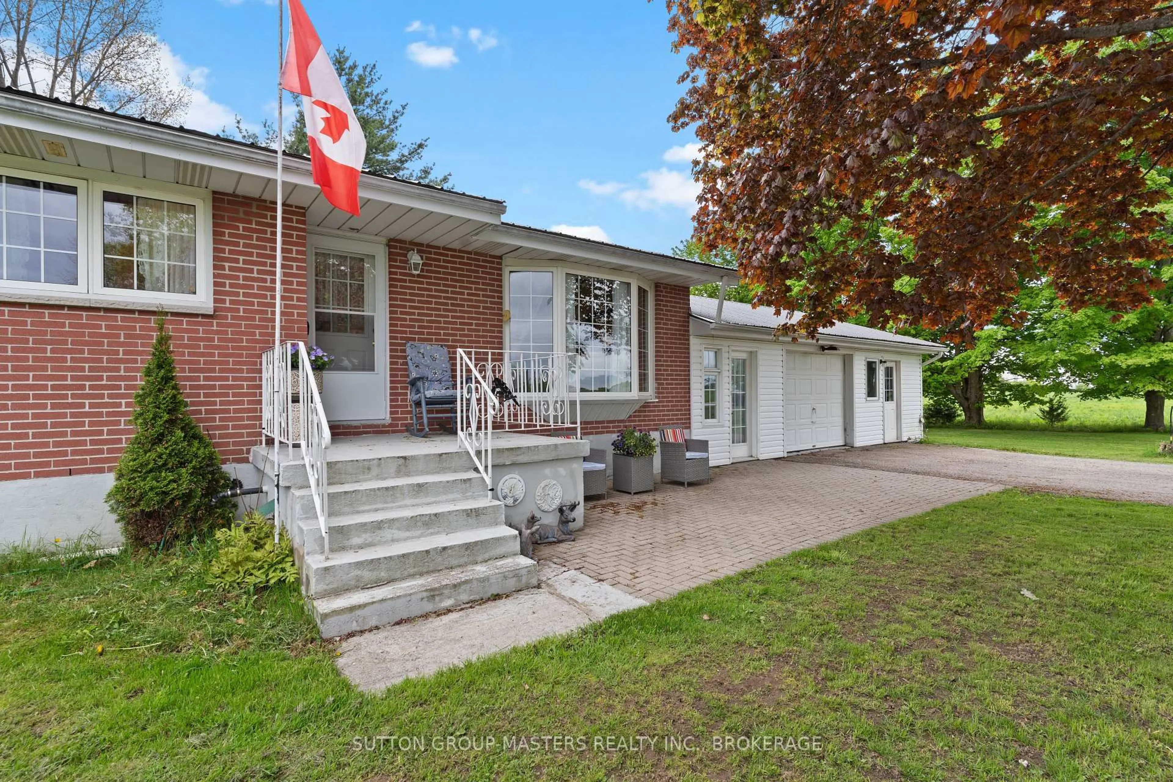 A pic from outside/outdoor area/front of a property/back of a property/a pic from drone, street for 80 Quabbin Rd, Front of Yonge Ontario K0E 1R0