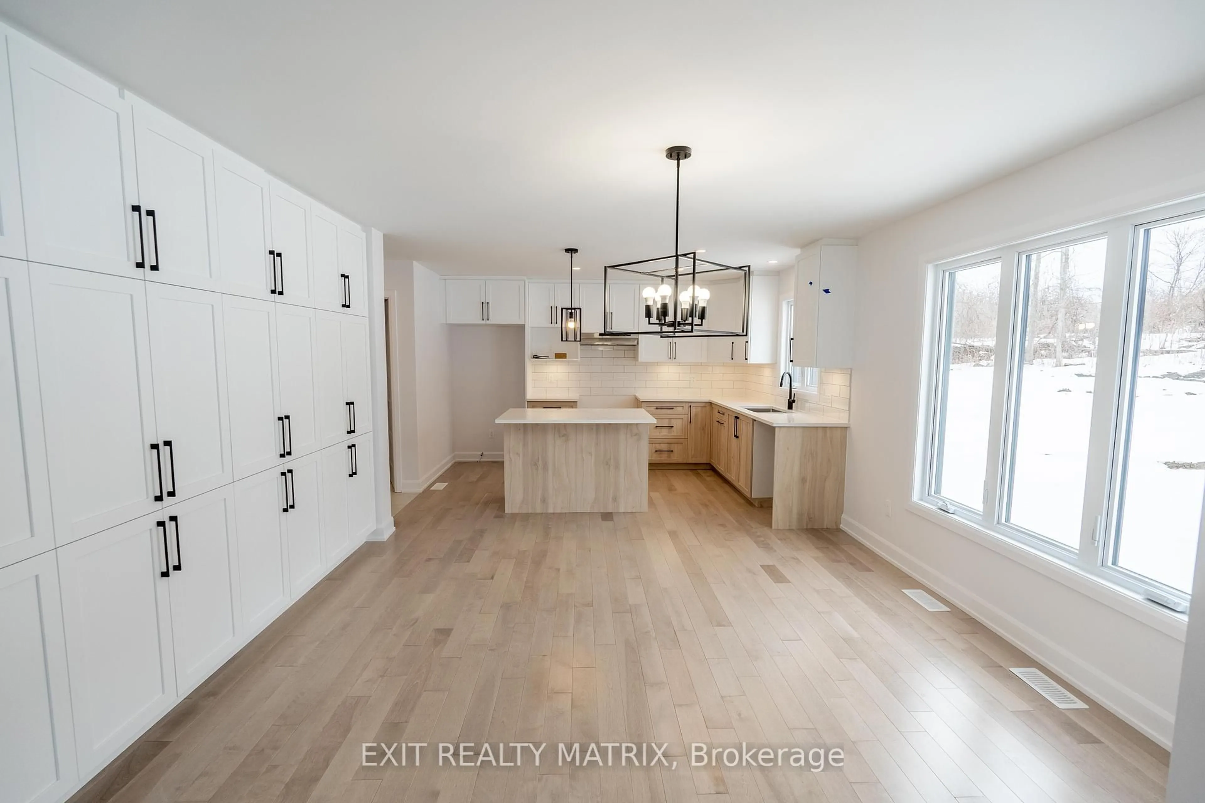 Open concept kitchen, wood/laminate floor for 1409 Caroline Crt, Cornwall Ontario K6J 0C5