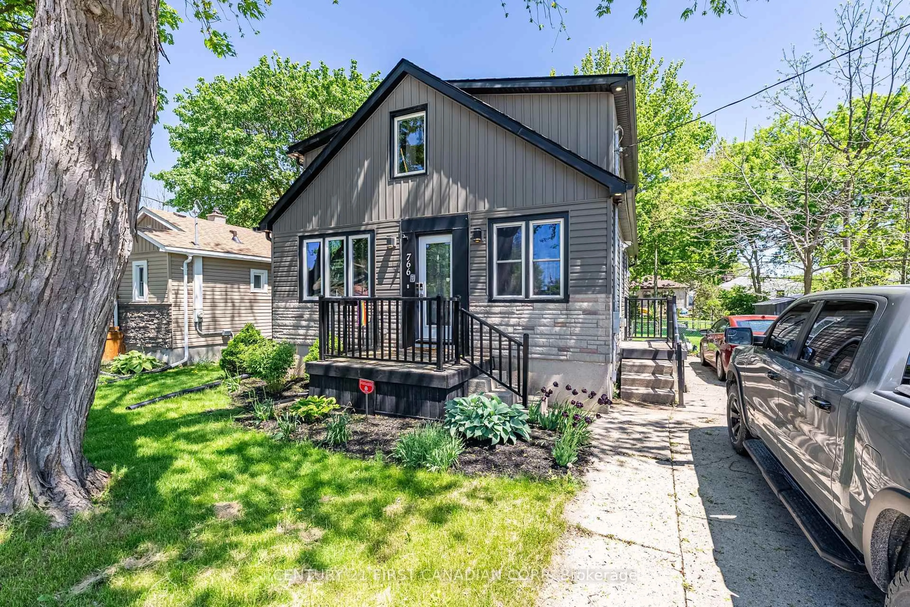 Unknown for 766 Glasgow St, London East Ontario N5Y 1V9