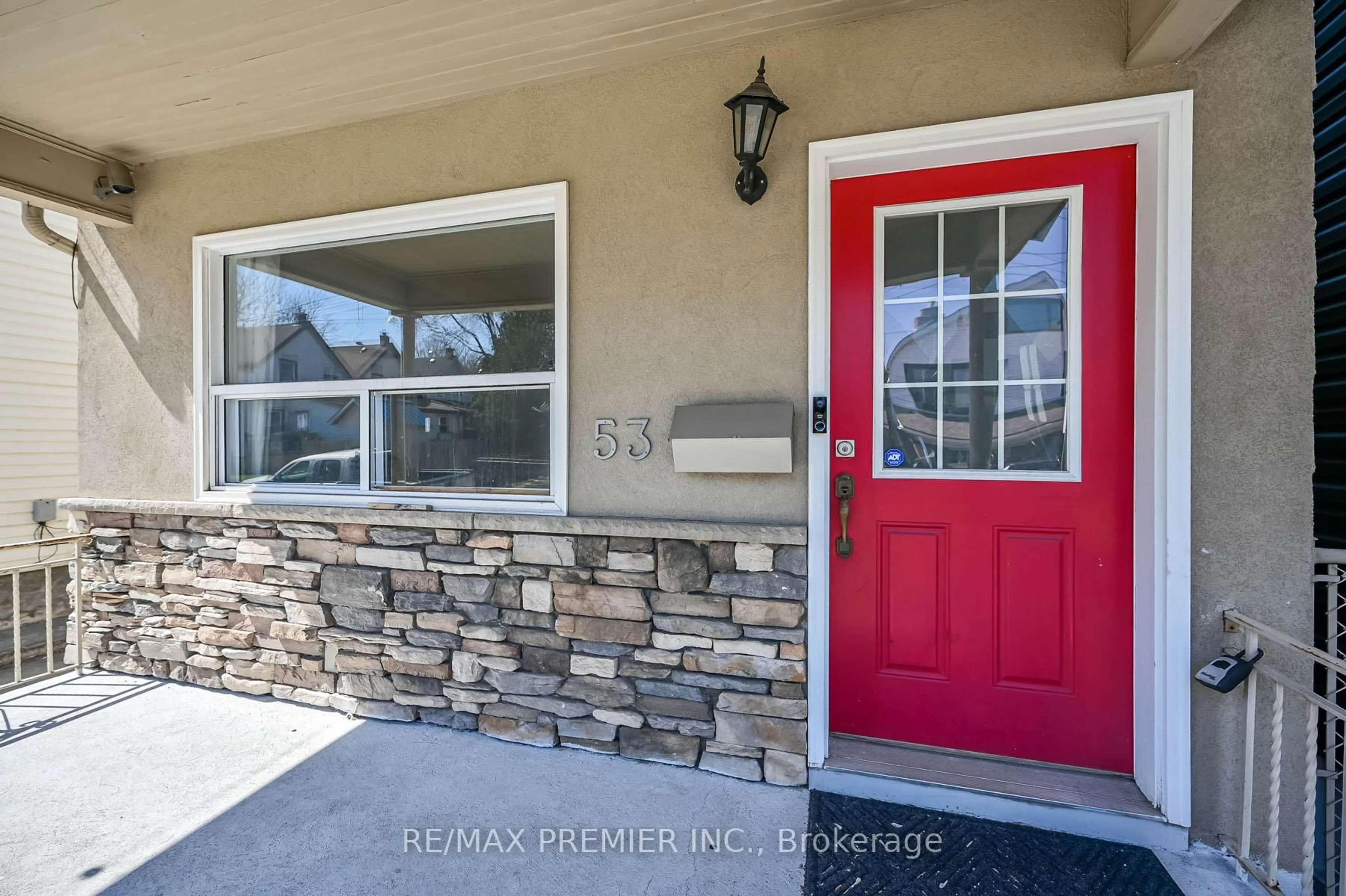 Indoor entryway for 53 Douglas Ave, Hamilton Ontario L8L 5R2