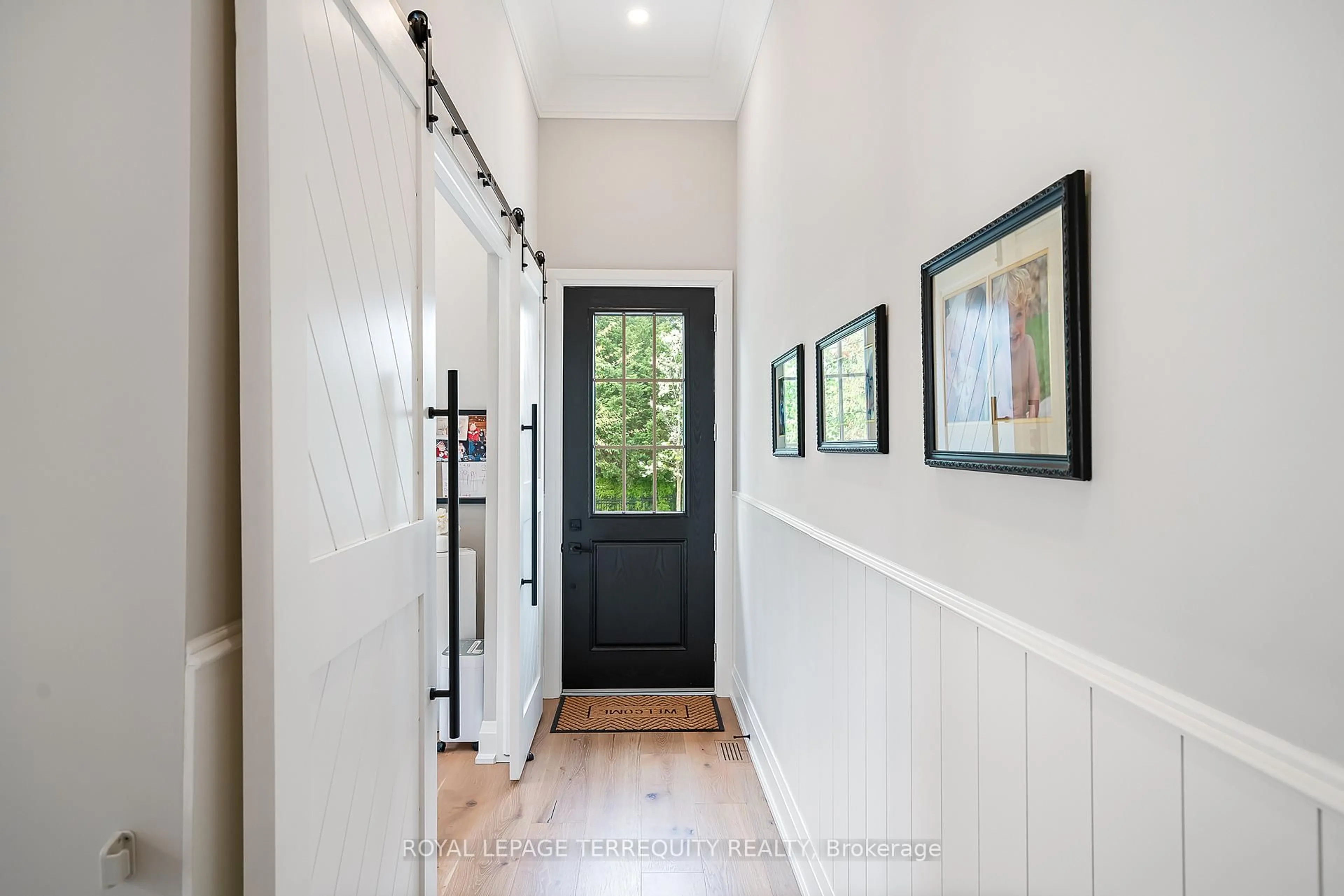 Indoor entryway for 1A Bayberry Lane, Niagara-on-the-Lake Ontario L0S 1J0