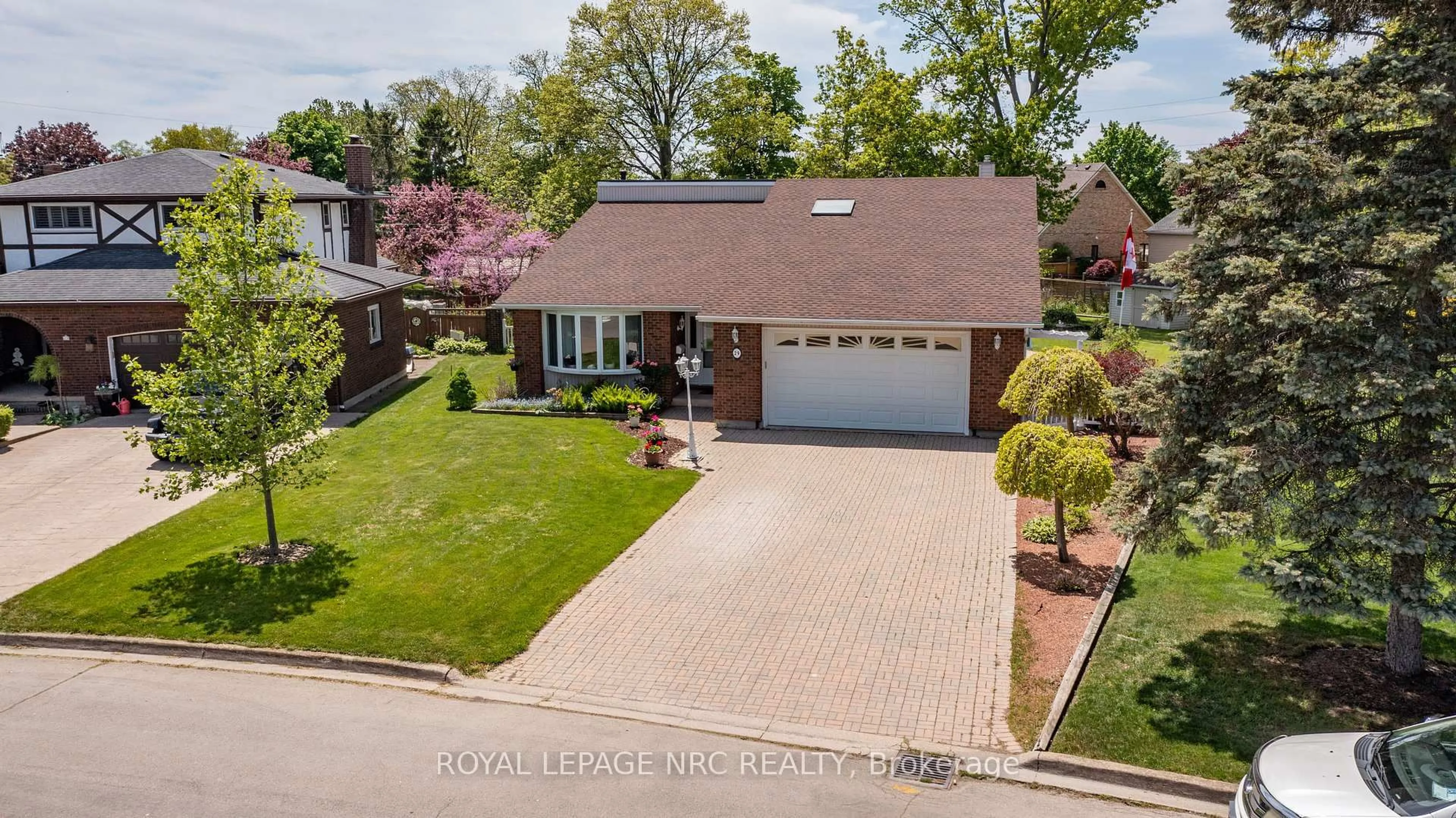 A pic from outside/outdoor area/front of a property/back of a property/a pic from drone, street for 29 Michael Dr, Port Colborne Ontario L3K 3C4