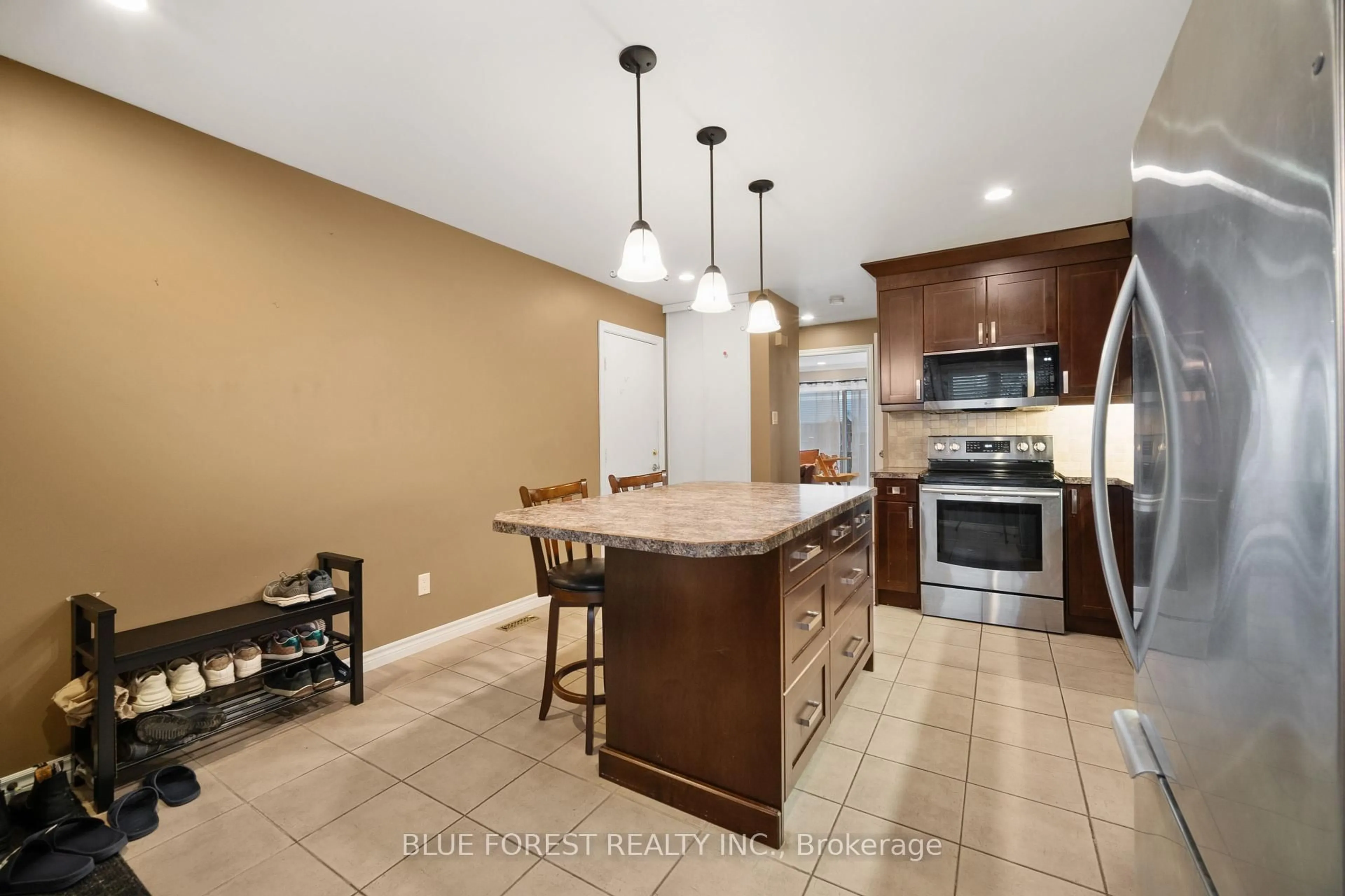 Open concept kitchen, ceramic/tile floor for 120 Centre St #39, London South Ontario N6J 4X4