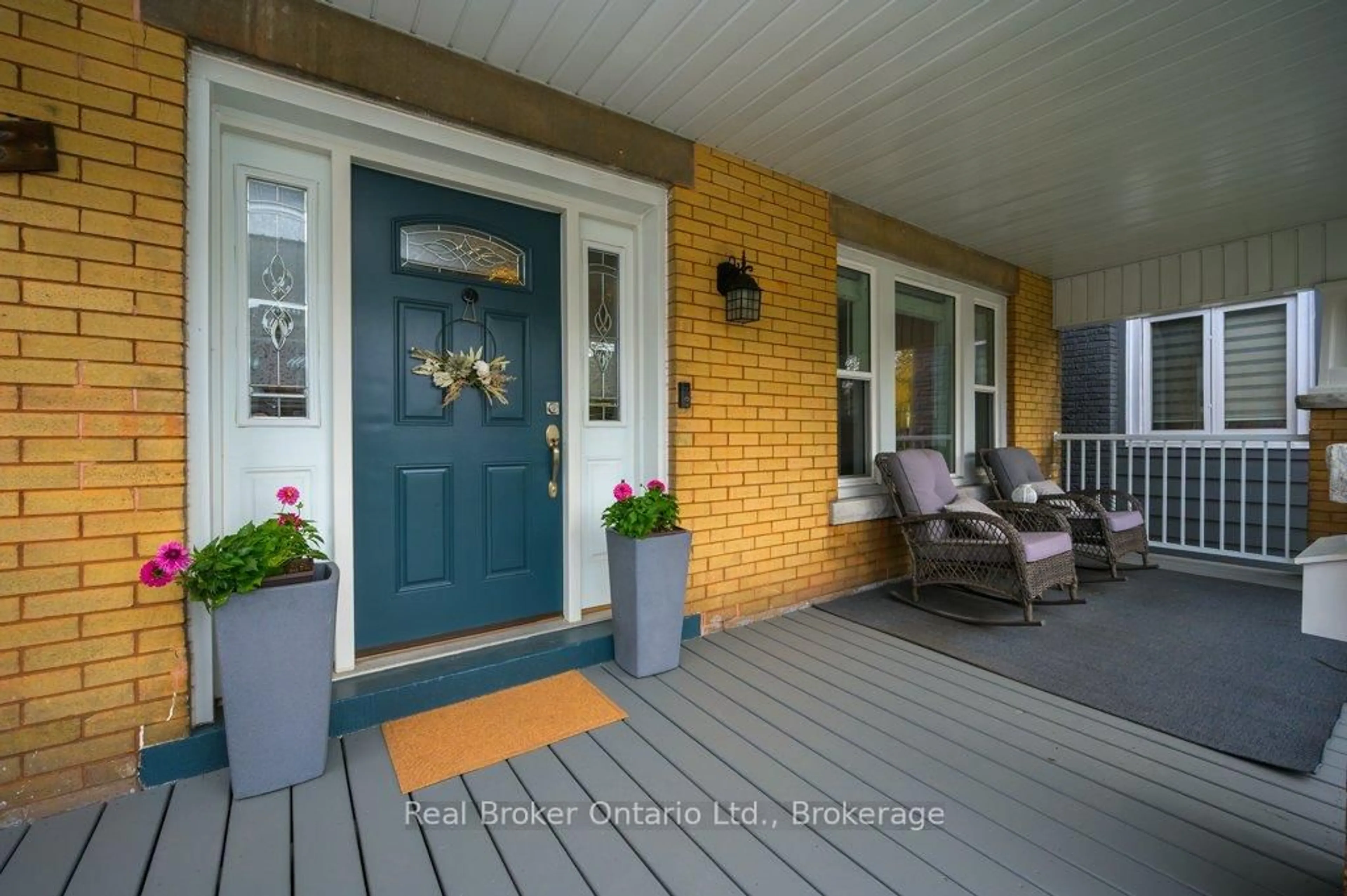 Indoor entryway for 18 Kensington Ave, Hamilton Ontario L8L 7M9