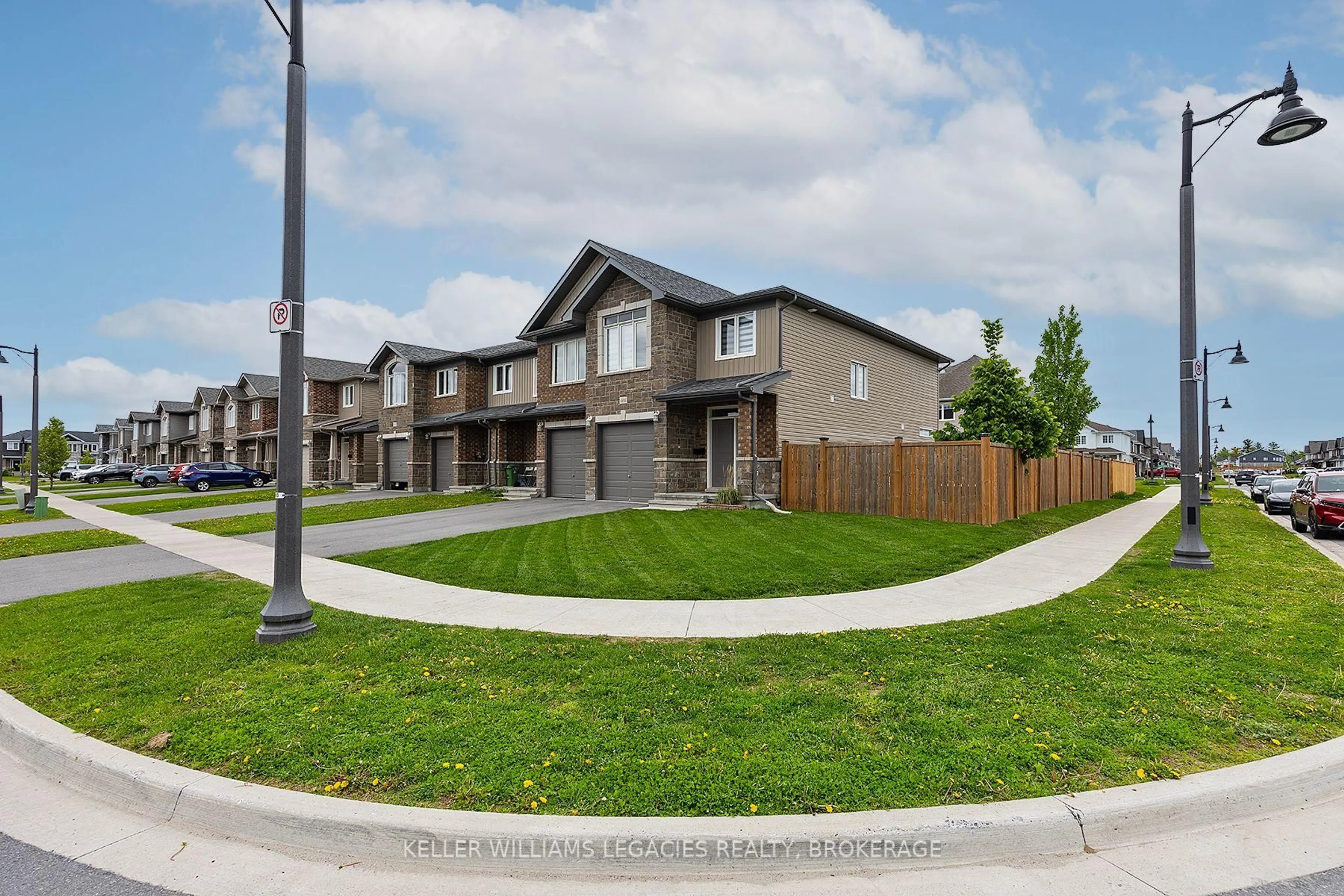 A pic from outside/outdoor area/front of a property/back of a property/a pic from drone, street for 1430 MONARCH Dr, Kingston Ontario K7P 0R9