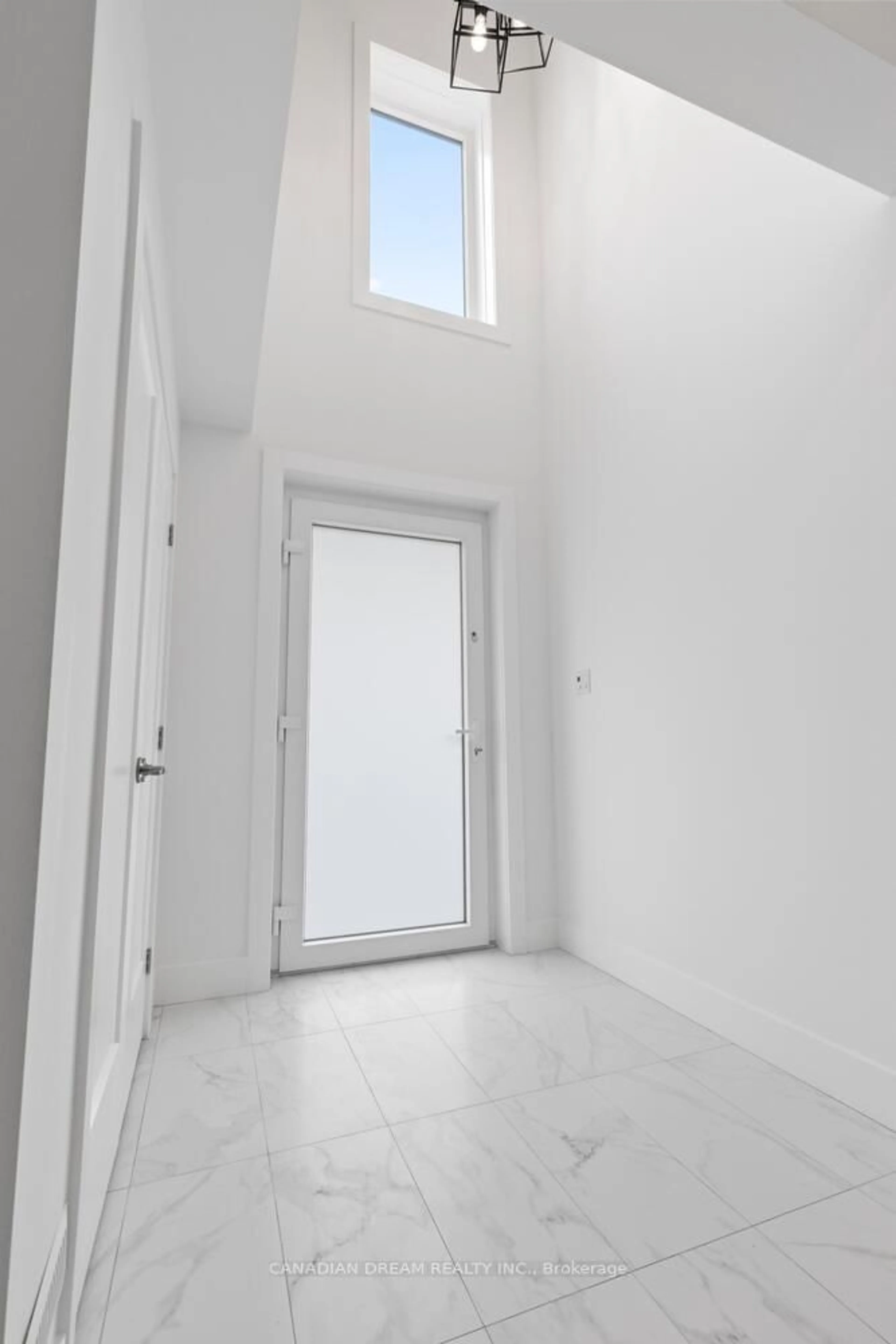 Indoor foyer for 4262 Lismer Lane, London South Ontario N6L 0H8