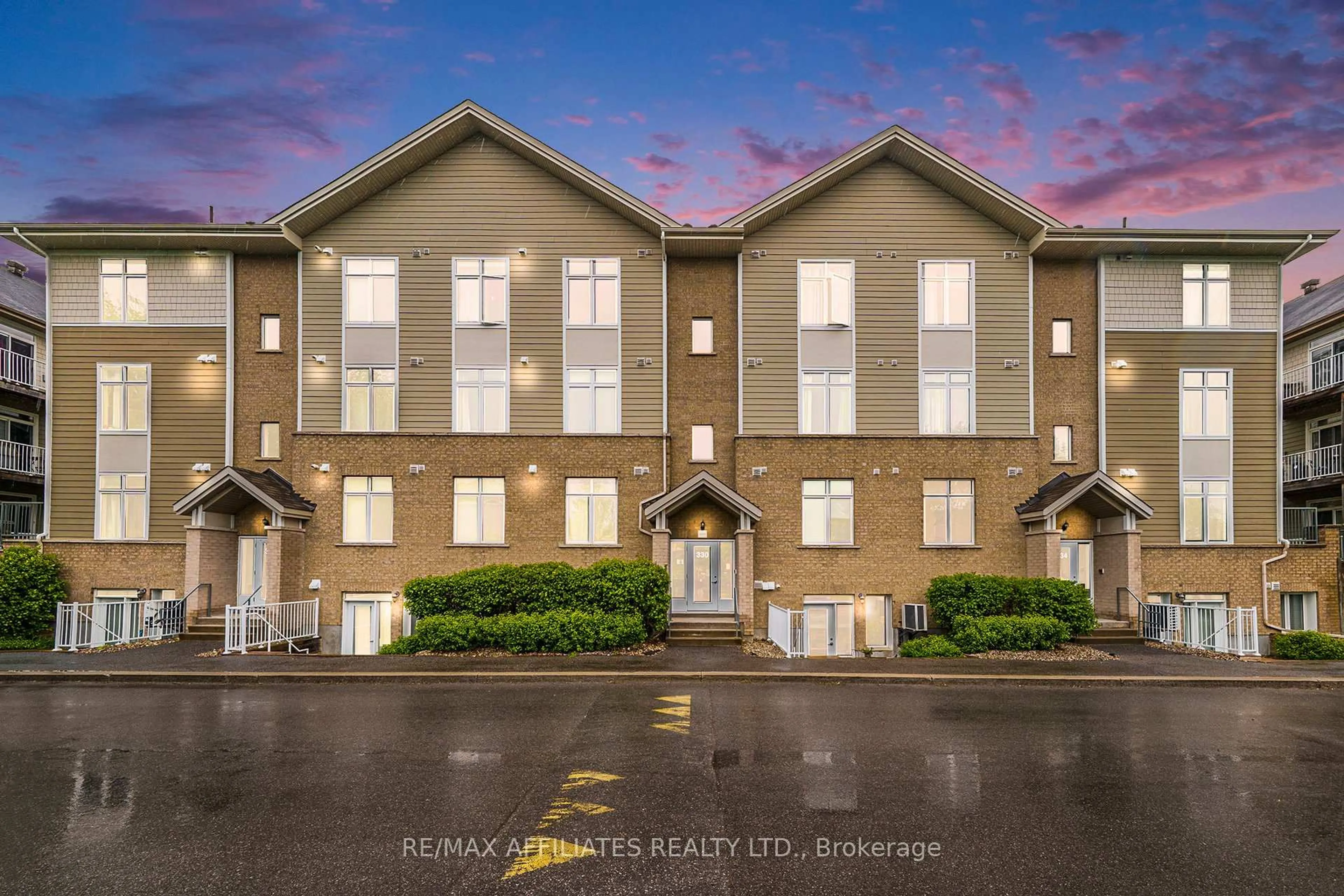A pic from outside/outdoor area/front of a property/back of a property/a pic from drone, unknown for 330 Everest Private #A, Ottawa Ontario K1G 4E4