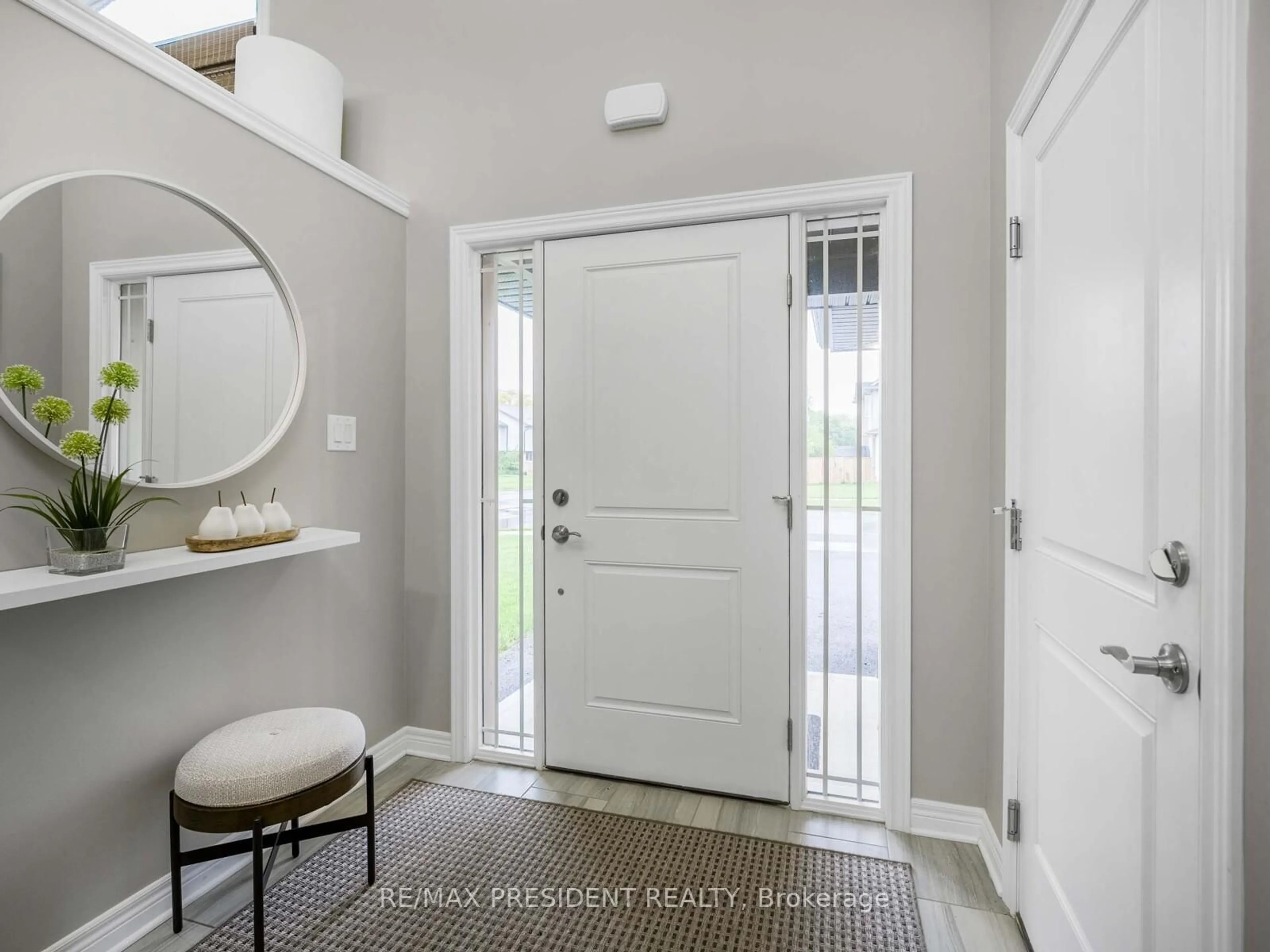 Indoor entryway for 3 Berkshire Dr, St. Catharines Ontario L2M 3Y3