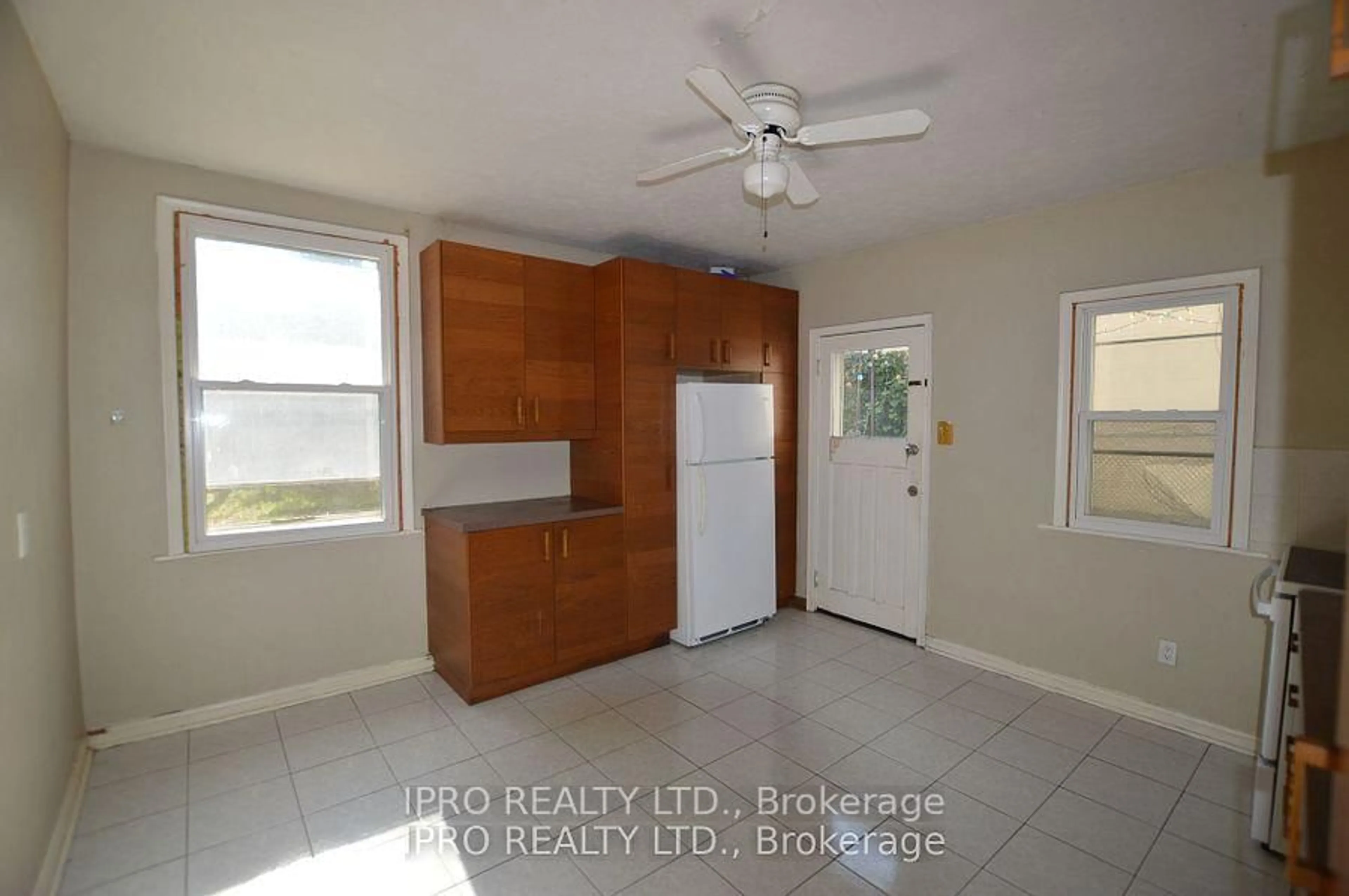 A pic of a room for 164 Macnab St, Hamilton Ontario L8R 2M4