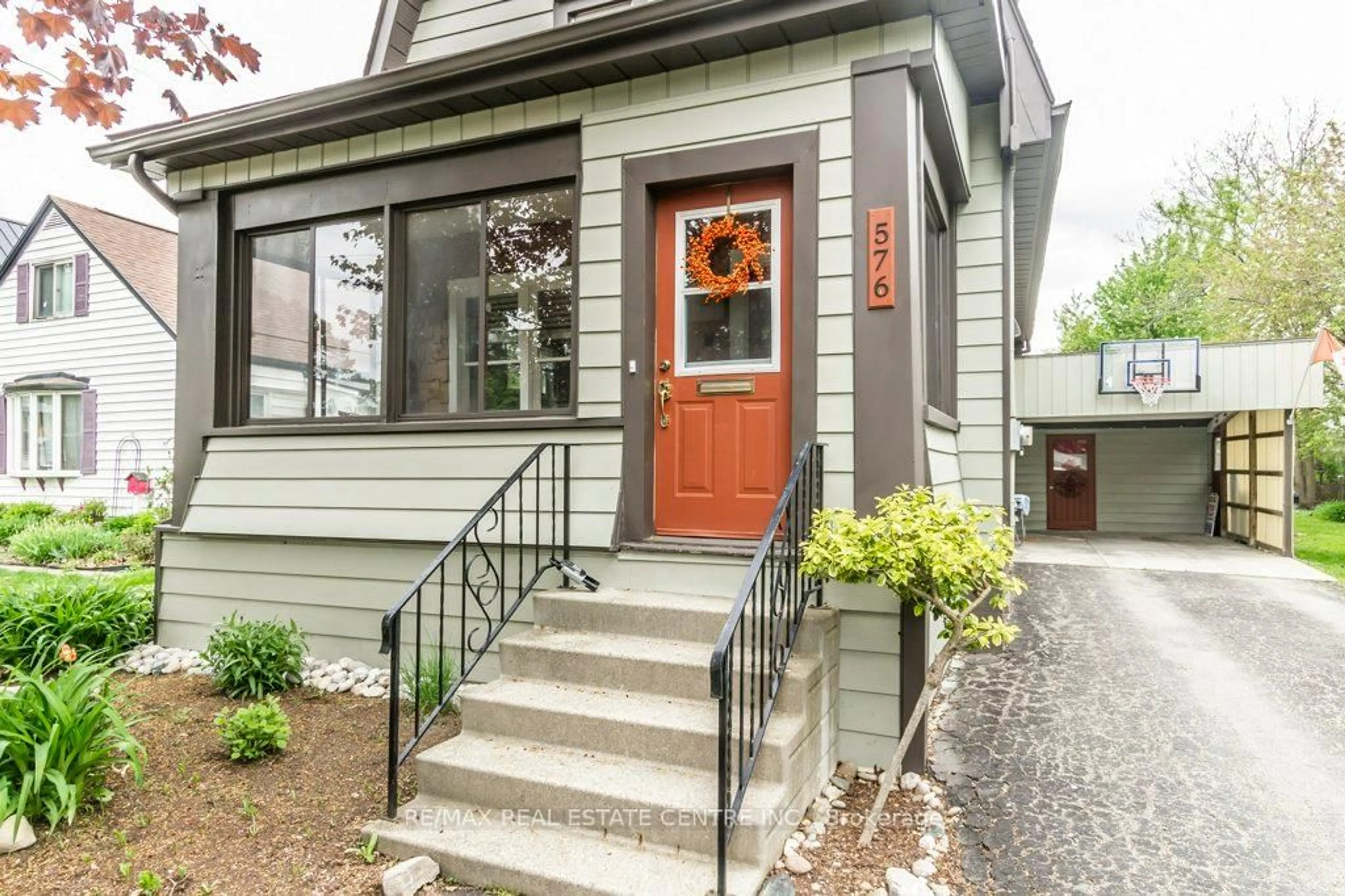 Unknown for 576 Brunswick St, Stratford Ontario N5A 3N6