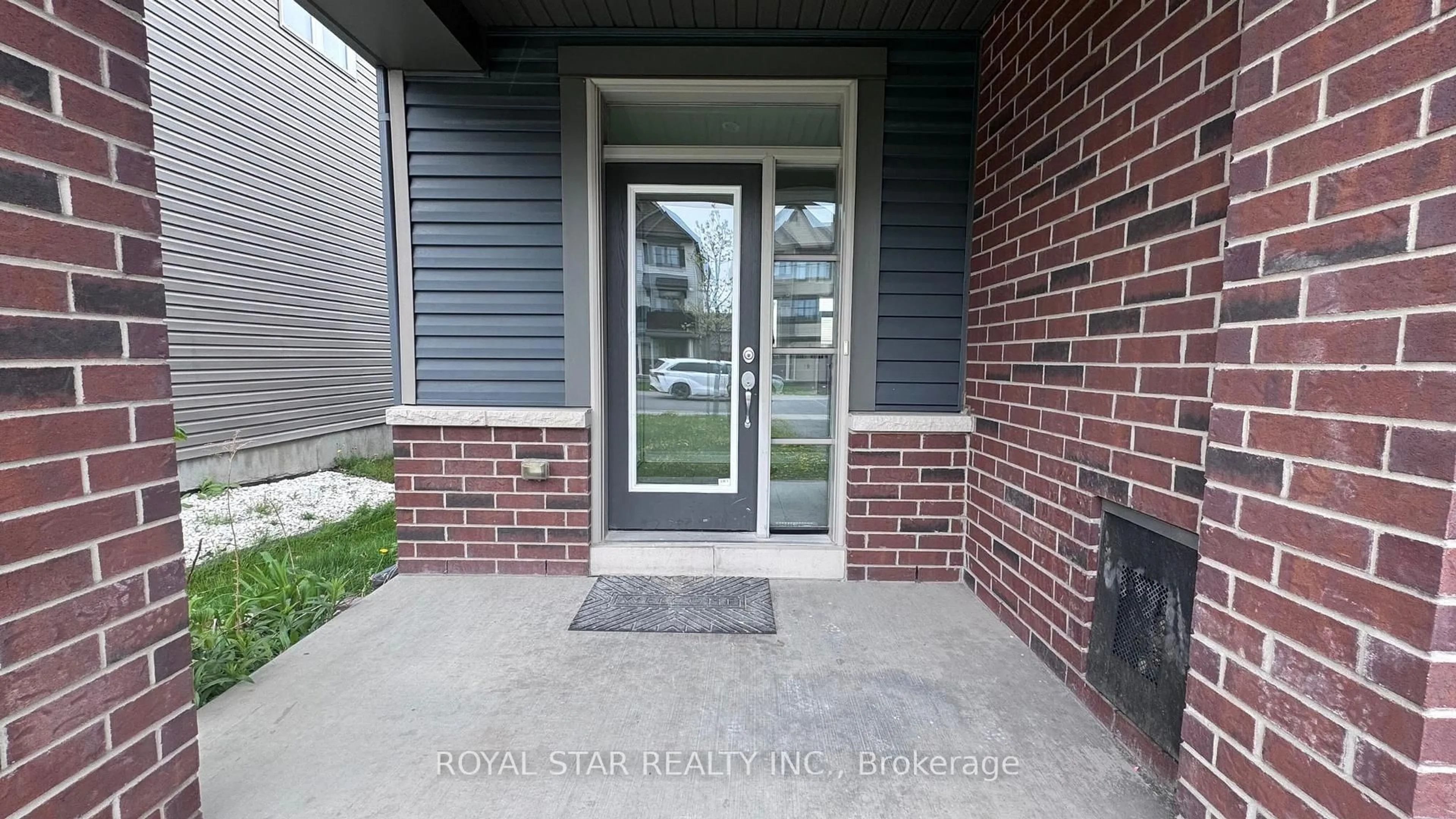 Indoor entryway for 882 Kilbirnie Dr, Ottawa Ontario K2J 6G5