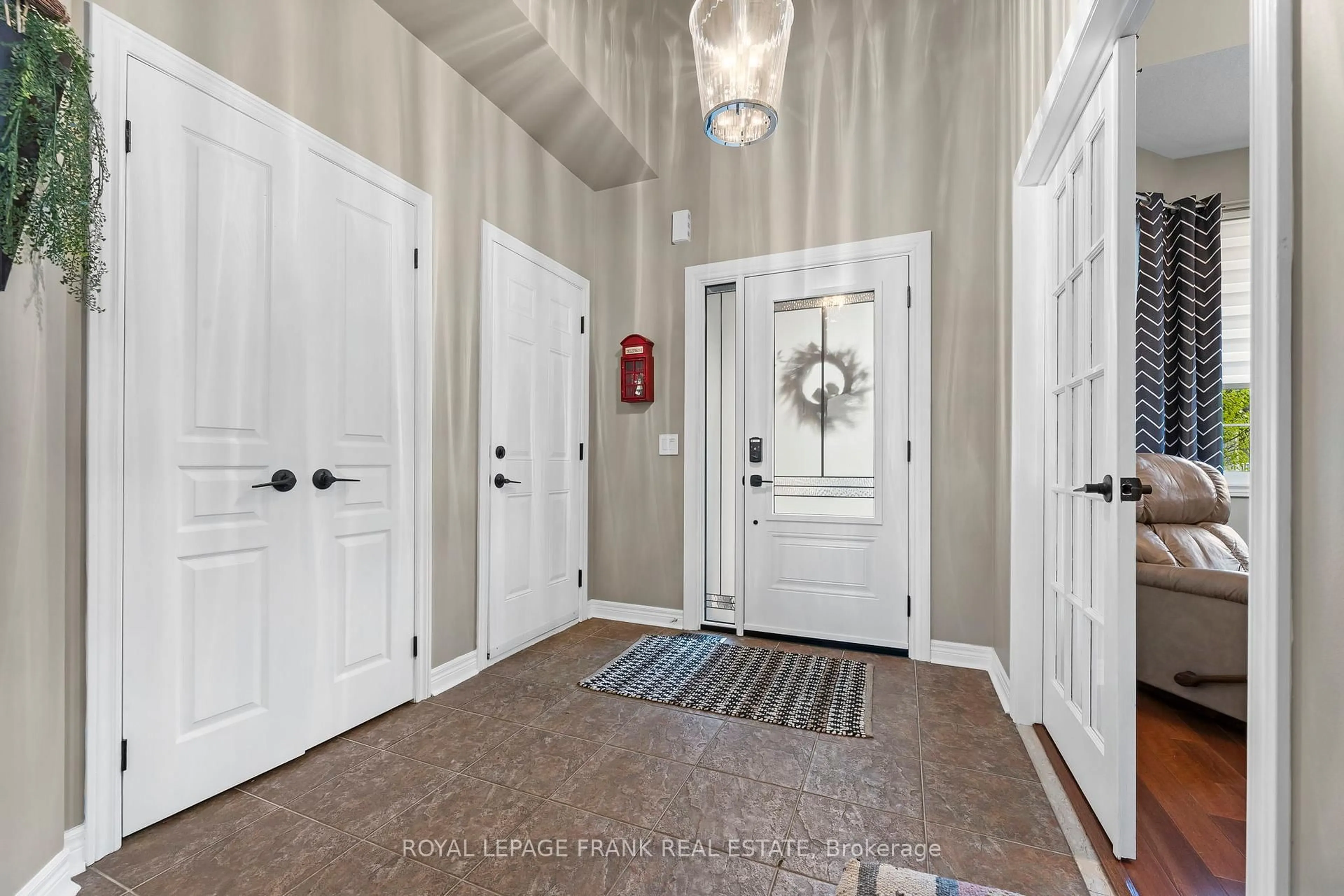 Indoor entryway for 783 London St, Cobourg Ontario K9A 5X9