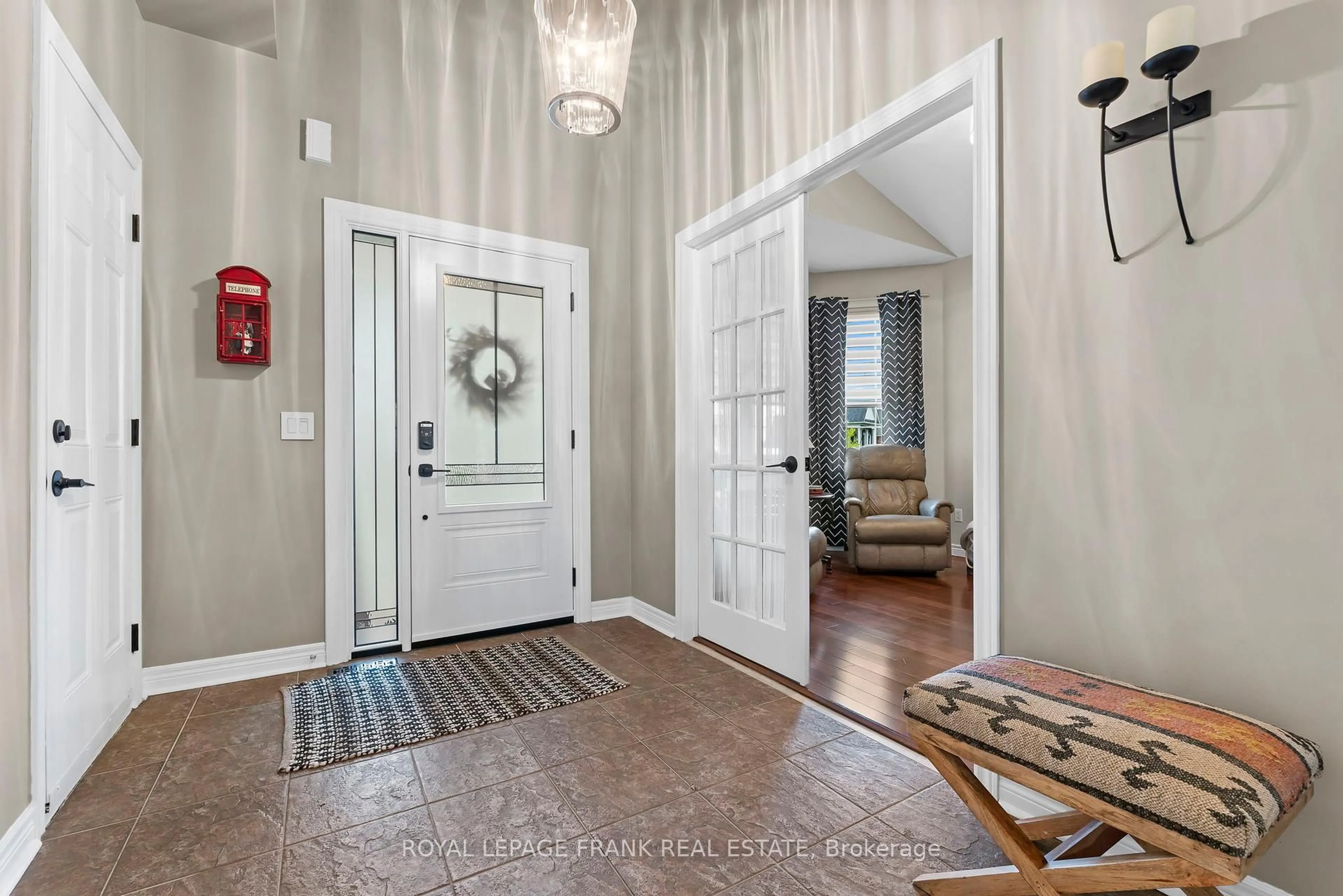 Indoor entryway for 783 London St, Cobourg Ontario K9A 5X9