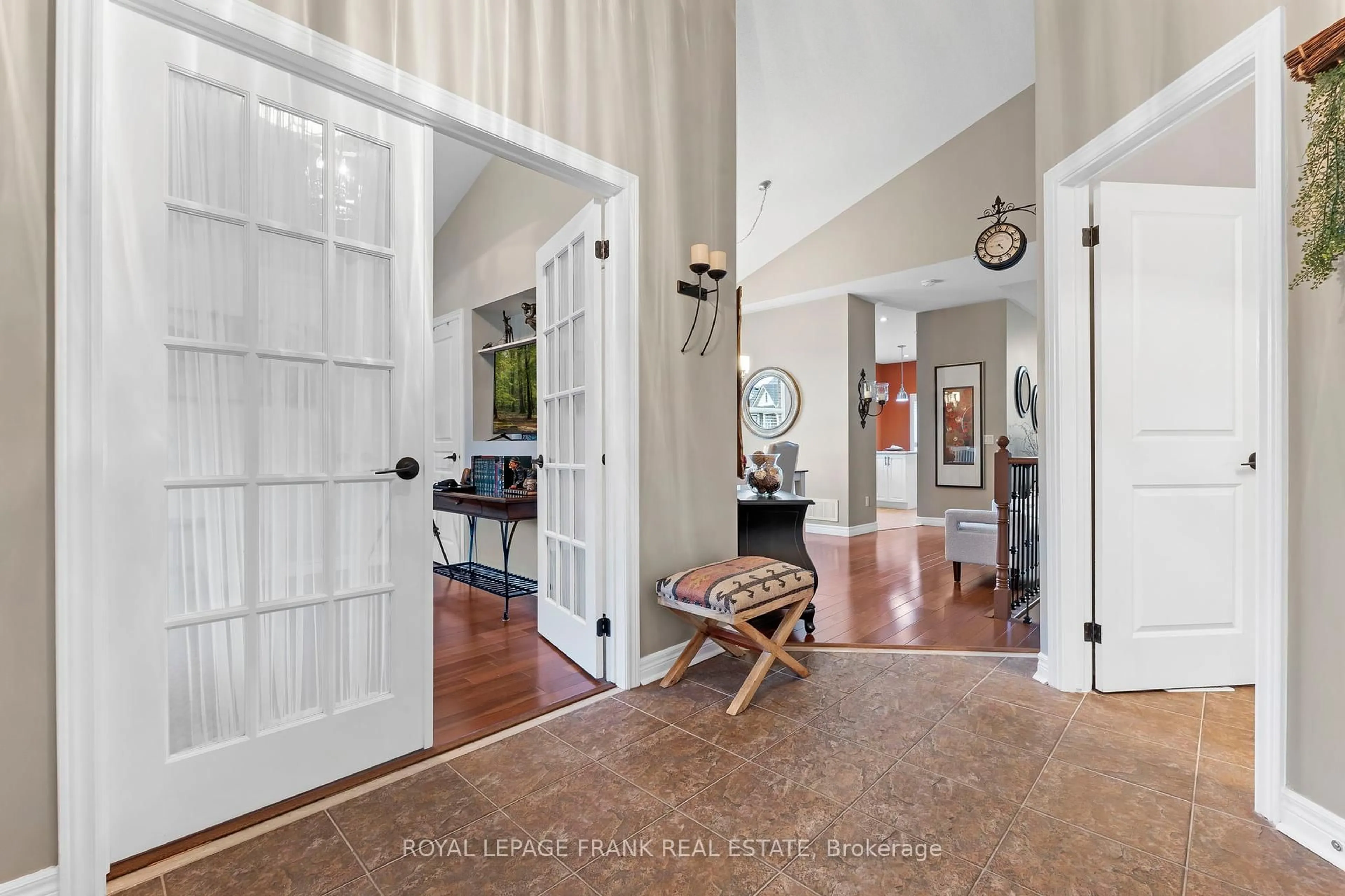 Indoor entryway for 783 London St, Cobourg Ontario K9A 5X9