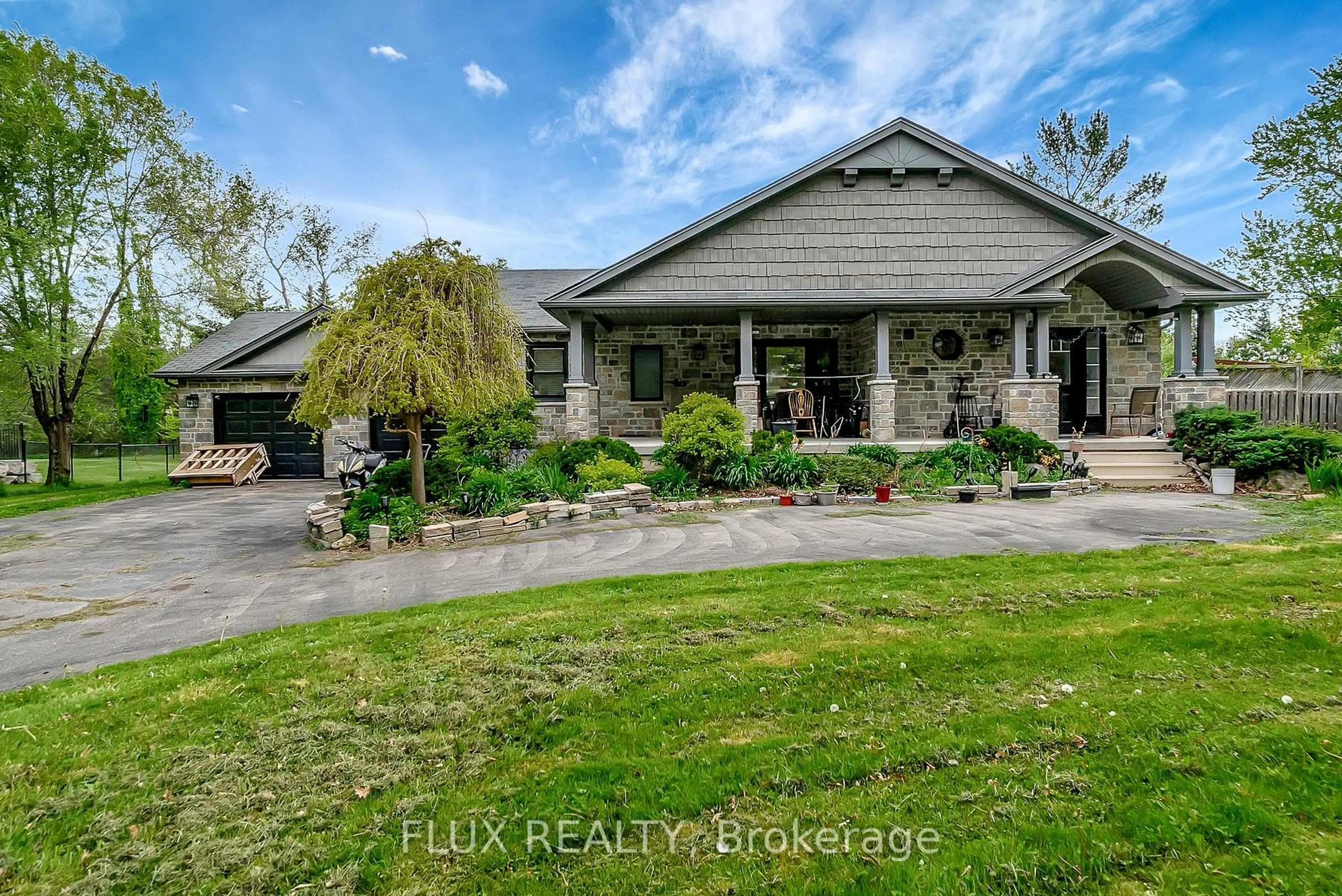 A pic from outside/outdoor area/front of a property/back of a property/a pic from drone, unknown for 1392 Doon Village Rd, Kitchener Ontario N2P 1A5