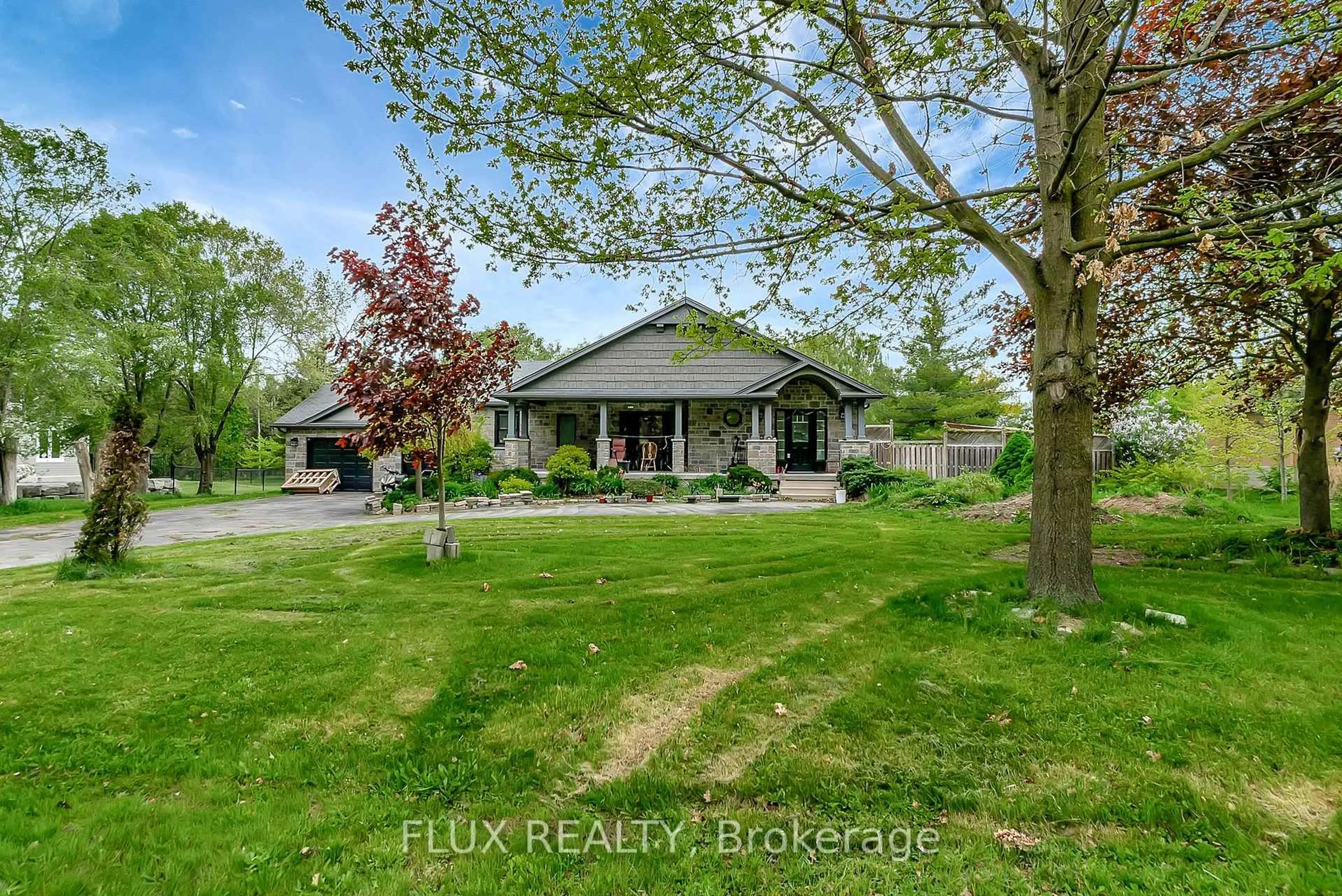 A pic from outside/outdoor area/front of a property/back of a property/a pic from drone, building for 1392 Doon Village Rd, Kitchener Ontario N2P 1A5