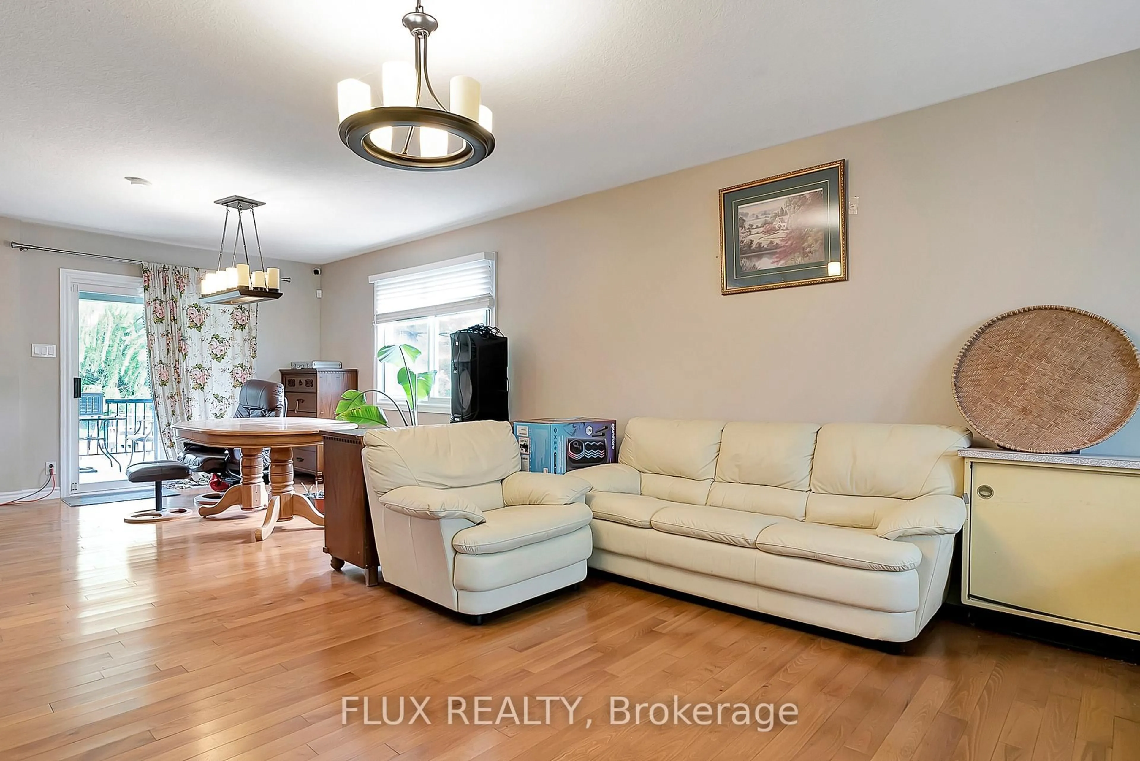 Living room with furniture, unknown for 1392 Doon Village Rd, Kitchener Ontario N2P 1A5