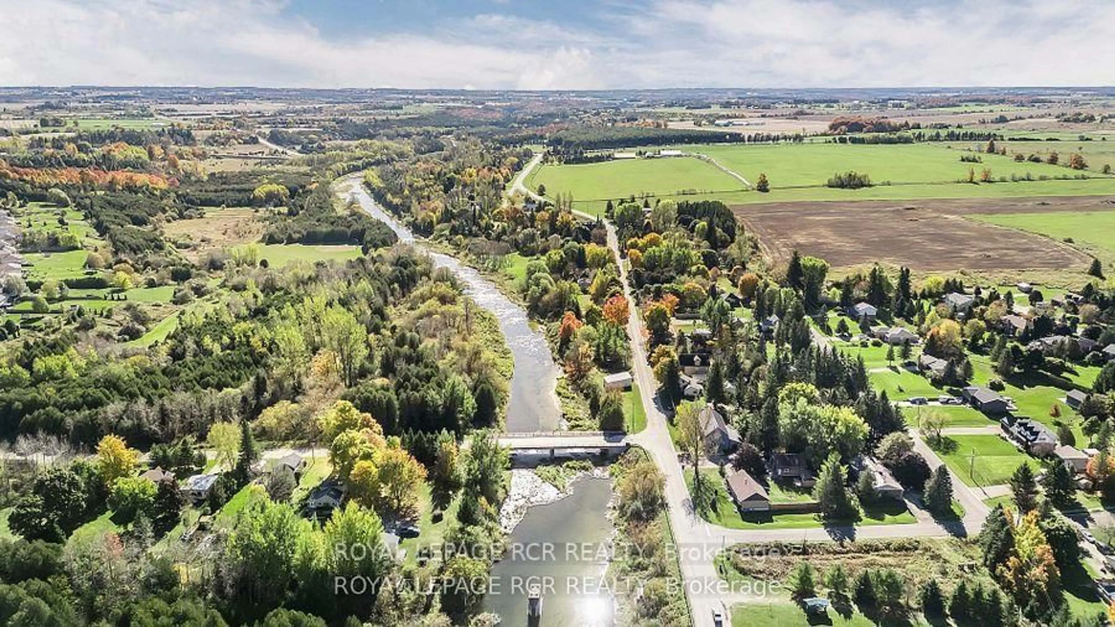 A pic from outside/outdoor area/front of a property/back of a property/a pic from drone, street for 18 Peter St, Amaranth Ontario L9W 5Z8