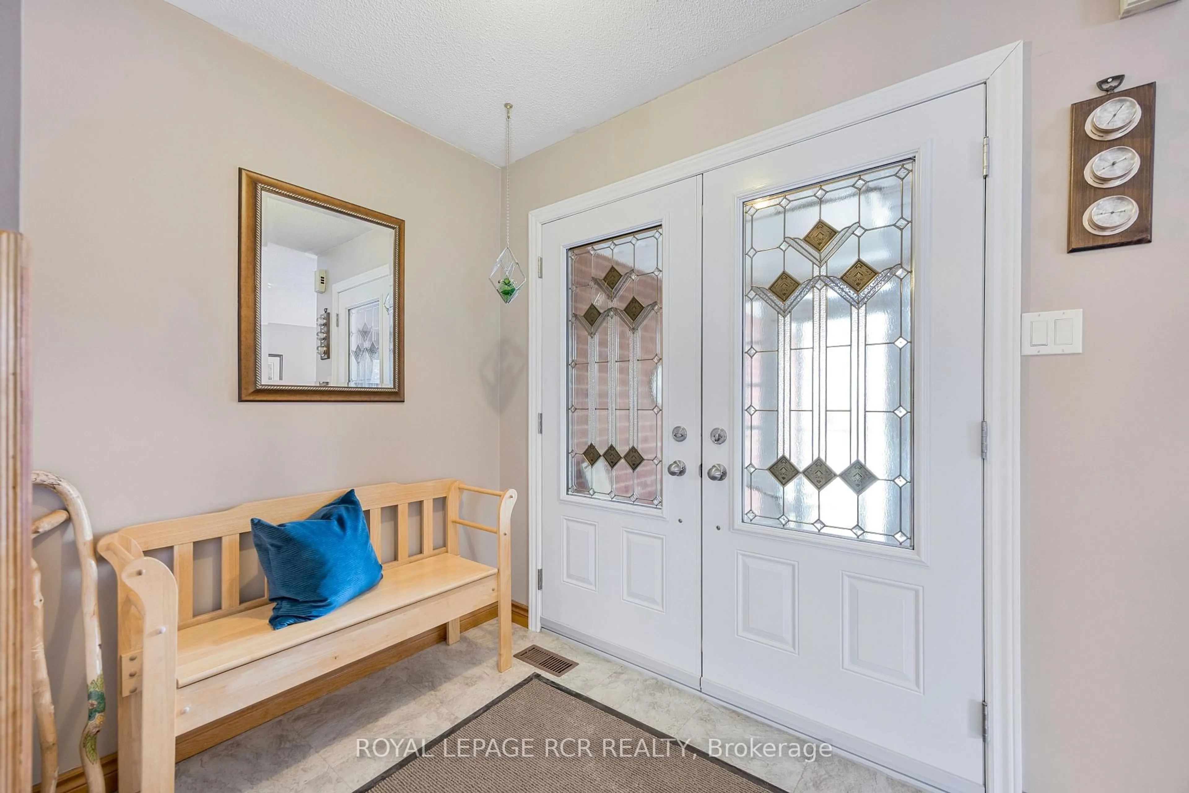 Indoor entryway for 3 Henry St, Amaranth Ontario L9W 3Z1