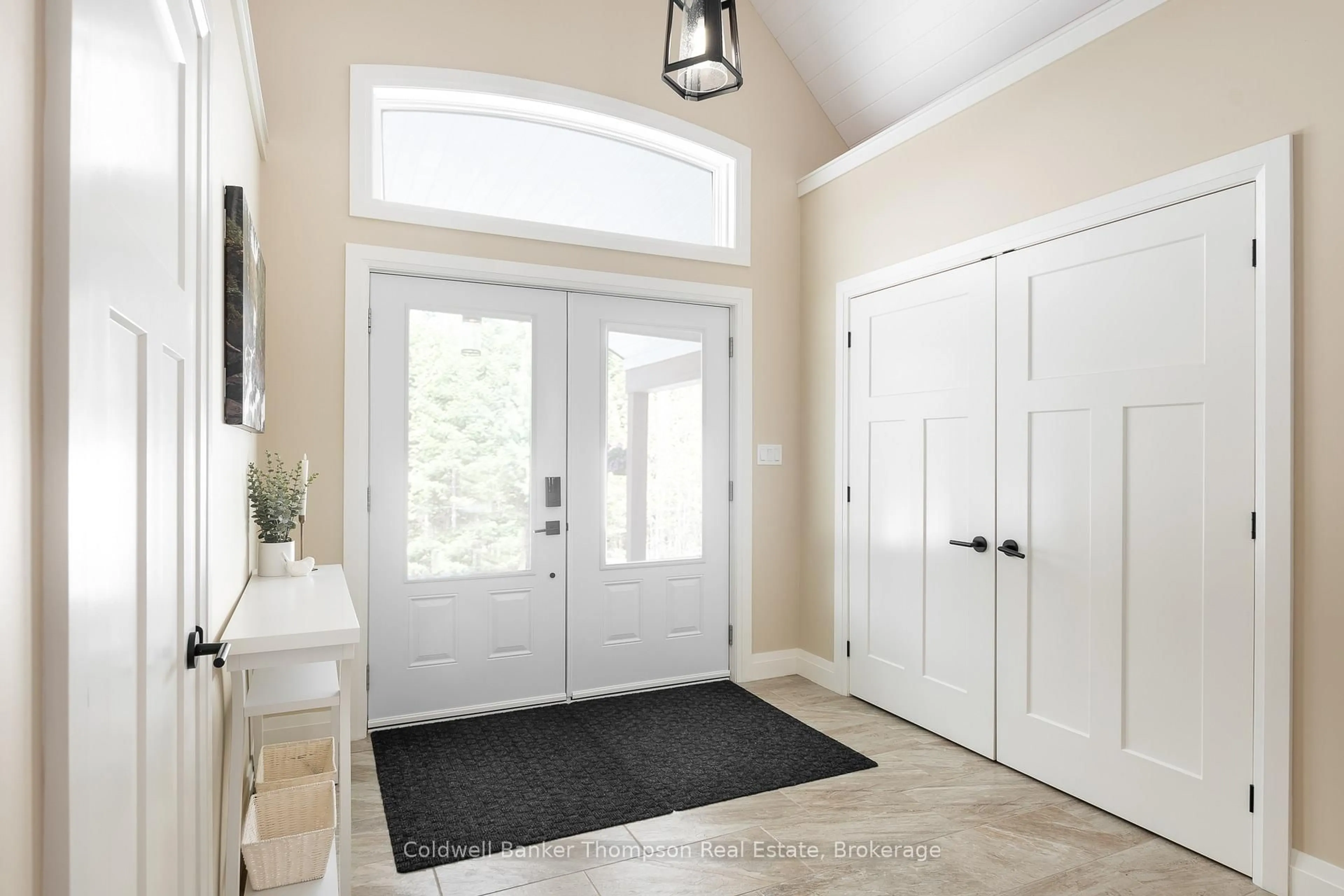 Indoor entryway for 1025 South Waseosa Lake Rd, Huntsville Ontario P1H 2N5