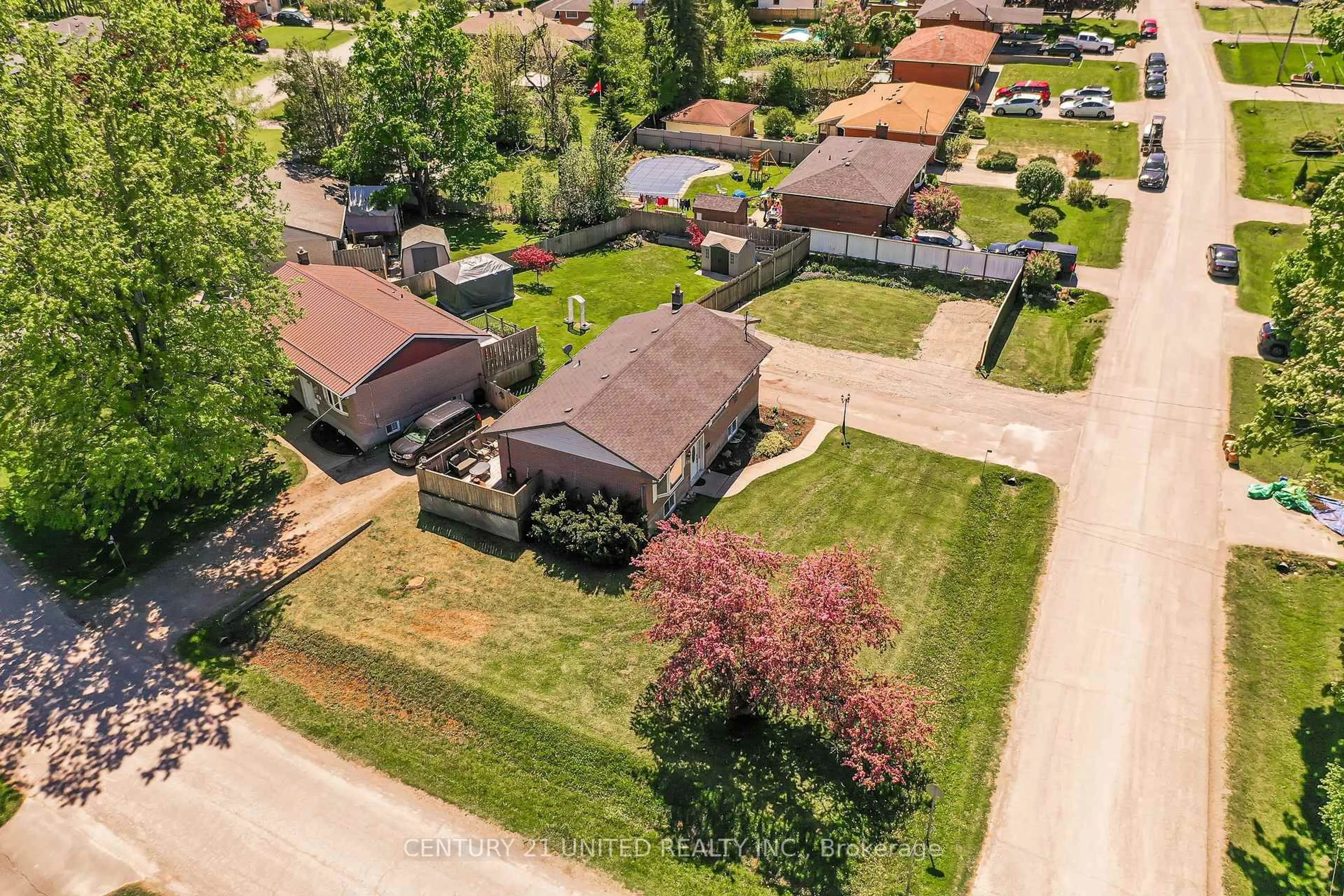 A pic from outside/outdoor area/front of a property/back of a property/a pic from drone, street for 136 Parkdale Ave, Selwyn Ontario K9L 1K4