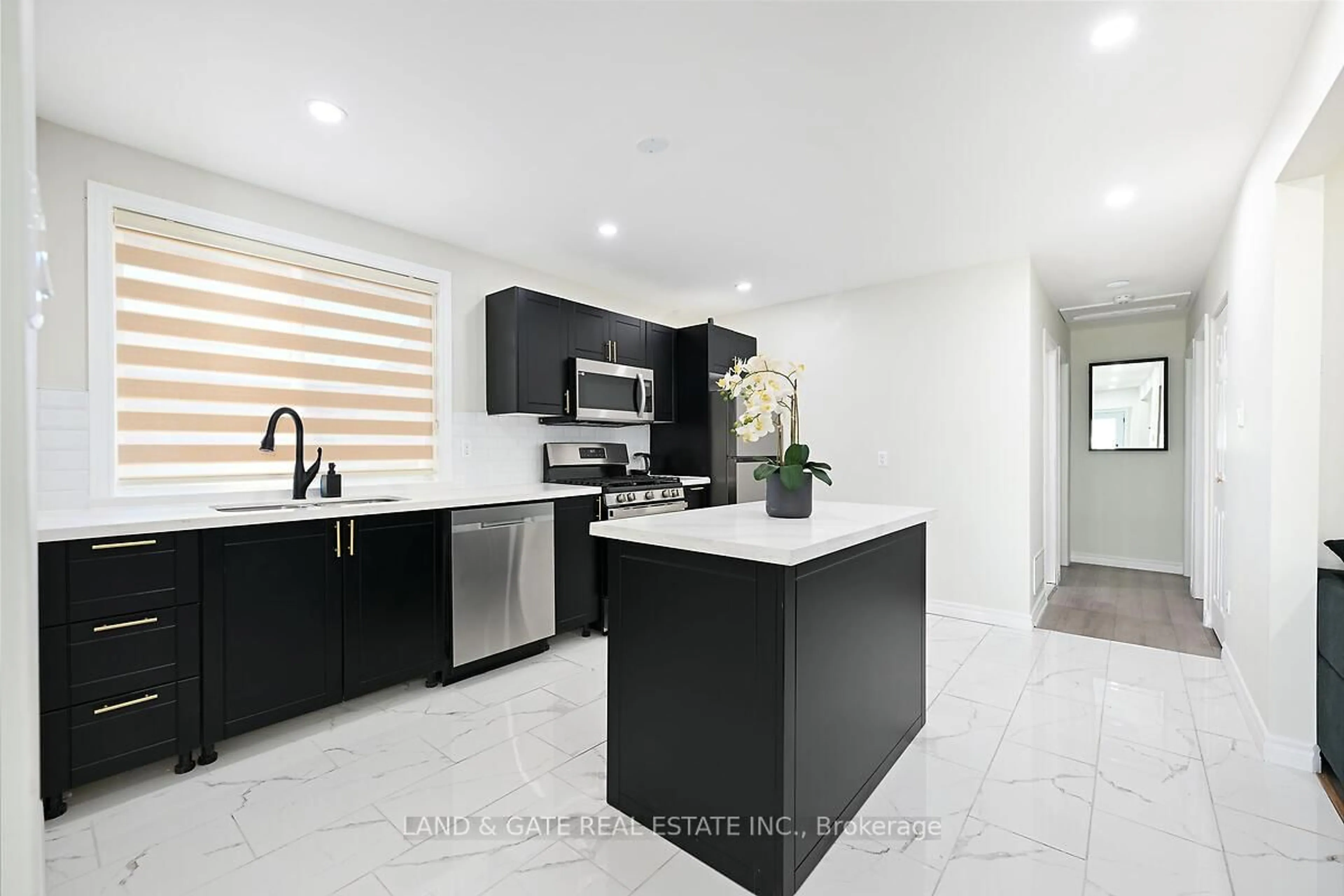 Contemporary kitchen, ceramic/tile floor for 400 Limeridge Rd, Hamilton Ontario L9C 2V5