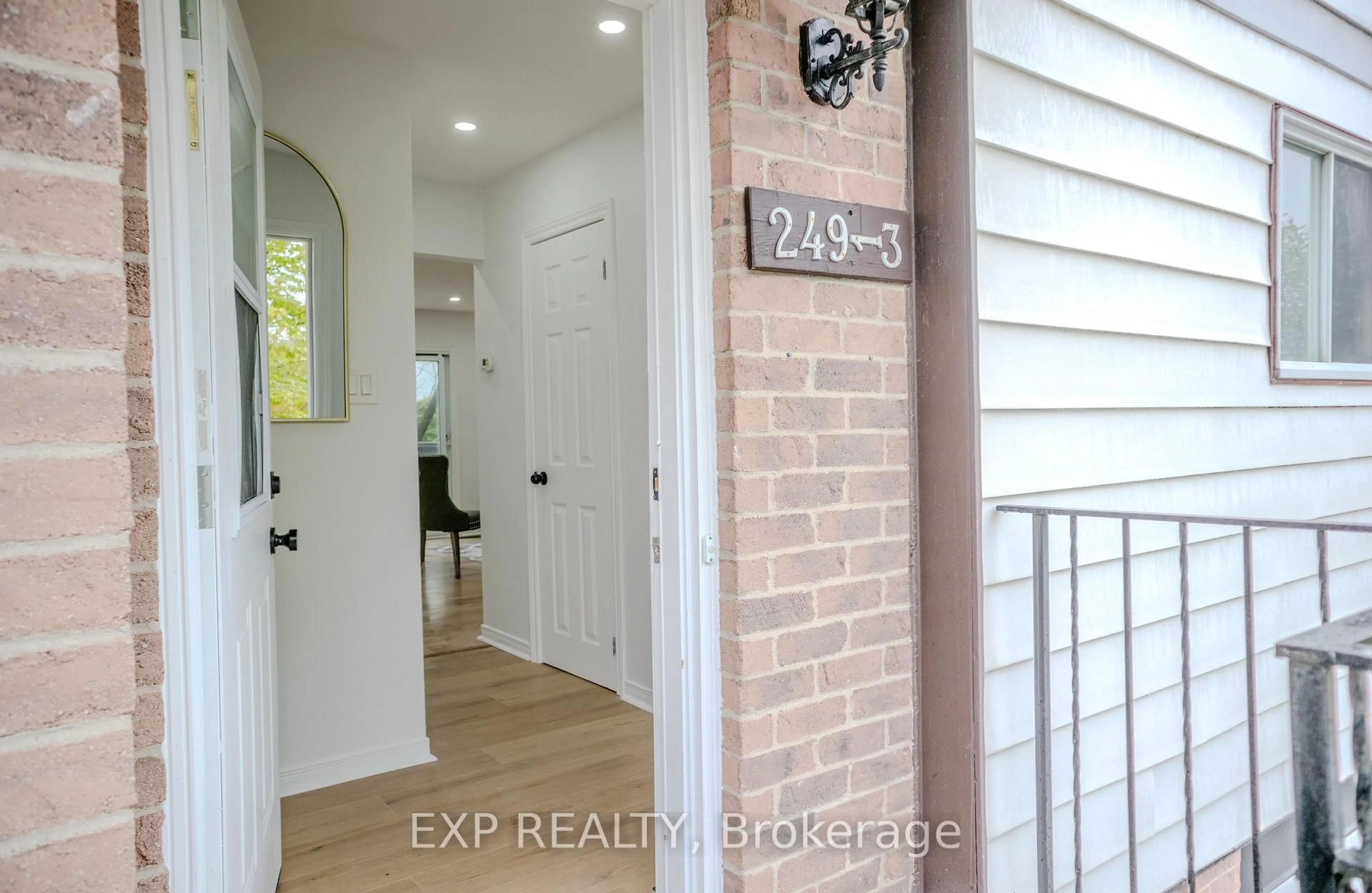 Indoor entryway for 249 Camelot Crt #3, Waterloo Ontario N2K 3G5