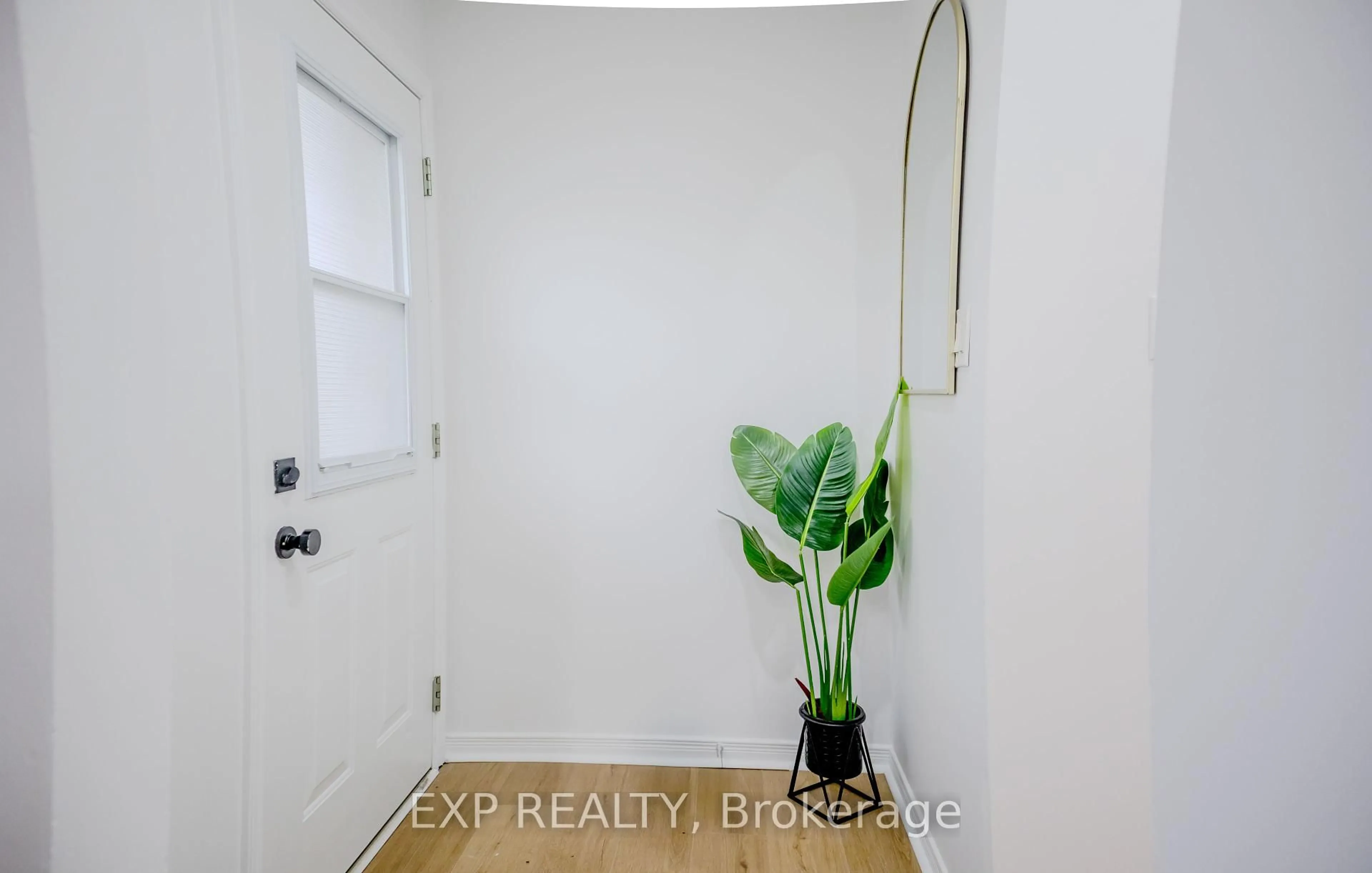 Indoor entryway for 249 Camelot Crt #3, Waterloo Ontario N2K 3G5