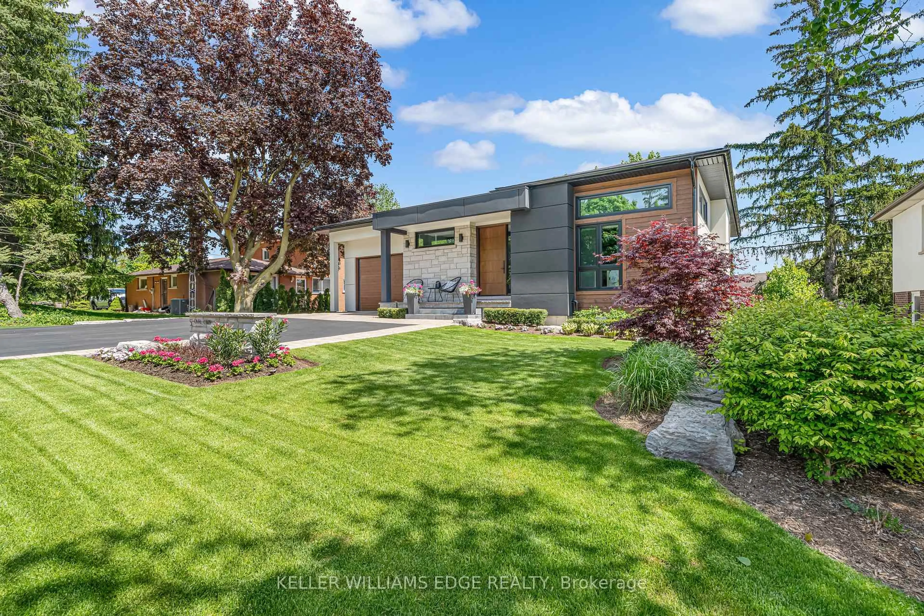 A pic from outside/outdoor area/front of a property/back of a property/a pic from drone, unknown for 5 Carl Cres, Hamilton Ontario L8B 0G5