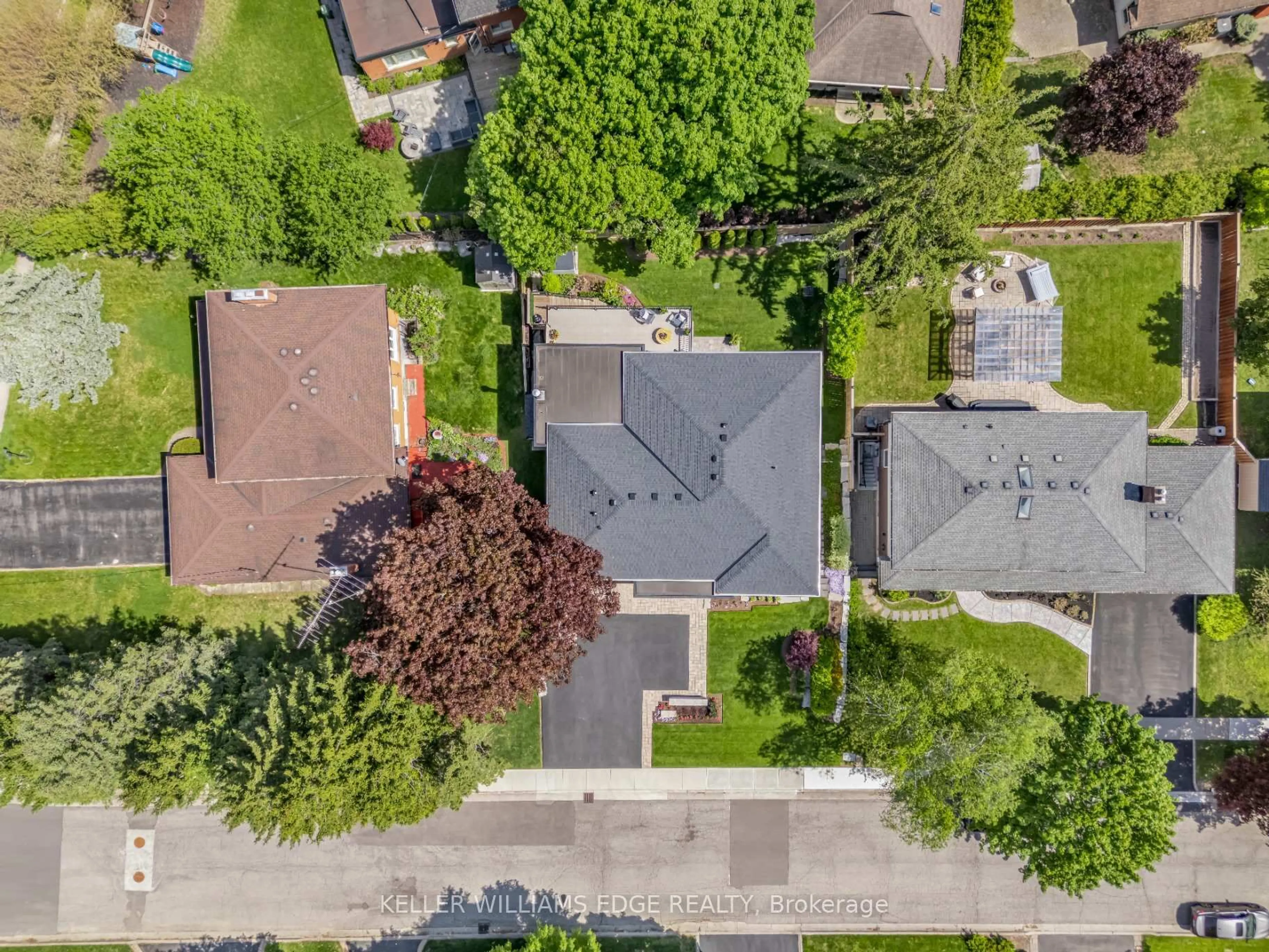 A pic from outside/outdoor area/front of a property/back of a property/a pic from drone, street for 5 Carl Cres, Hamilton Ontario L8B 0G5