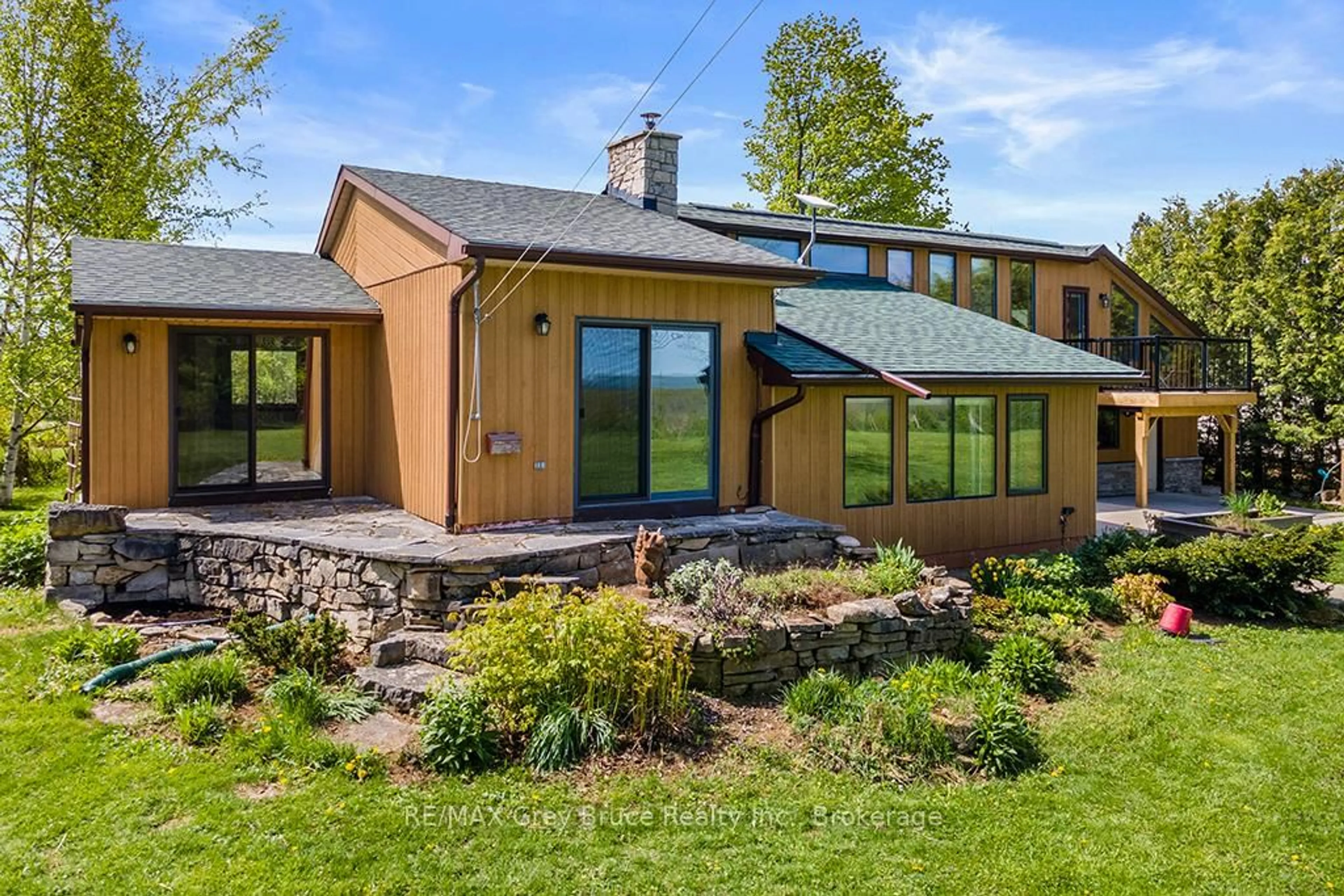 Home with brick exterior material, mountain view for 123 Graham's Hill Rd, Georgian Bluffs Ontario N0H 2T0
