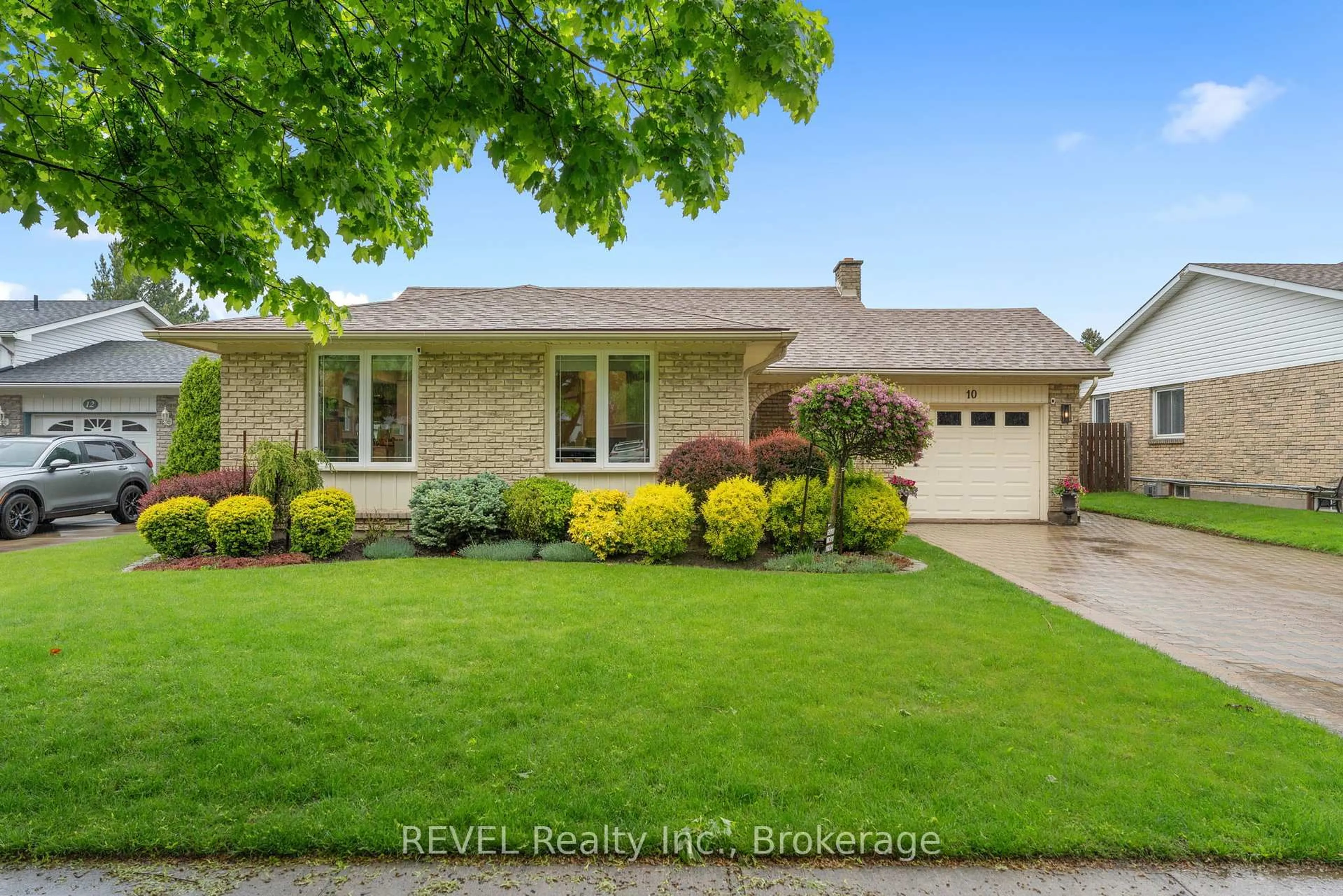 Home with vinyl exterior material, street for 10 Belair Dr, St. Catharines Ontario L2N 6W5