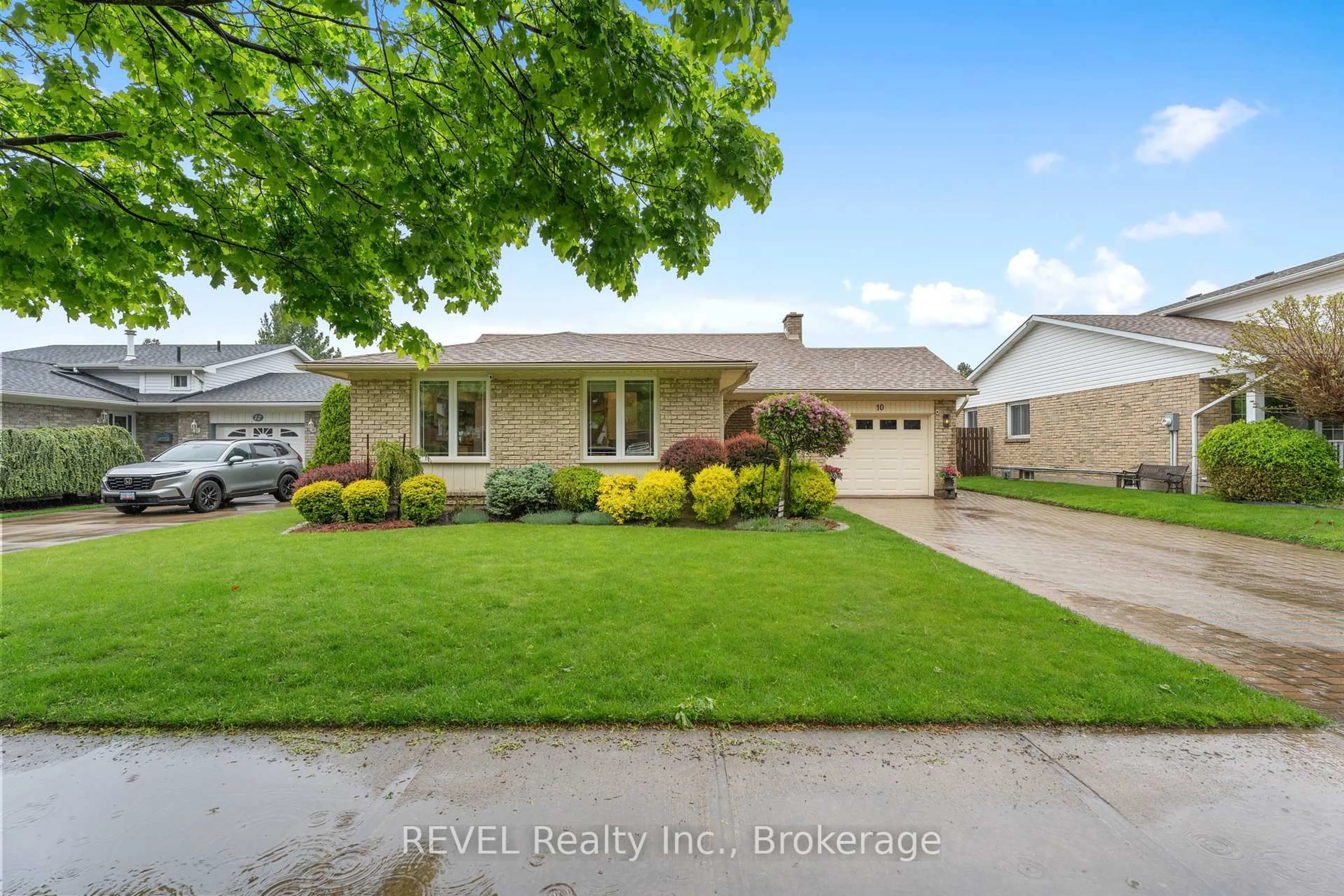 Home with vinyl exterior material, street for 10 Belair Dr, St. Catharines Ontario L2N 6W5
