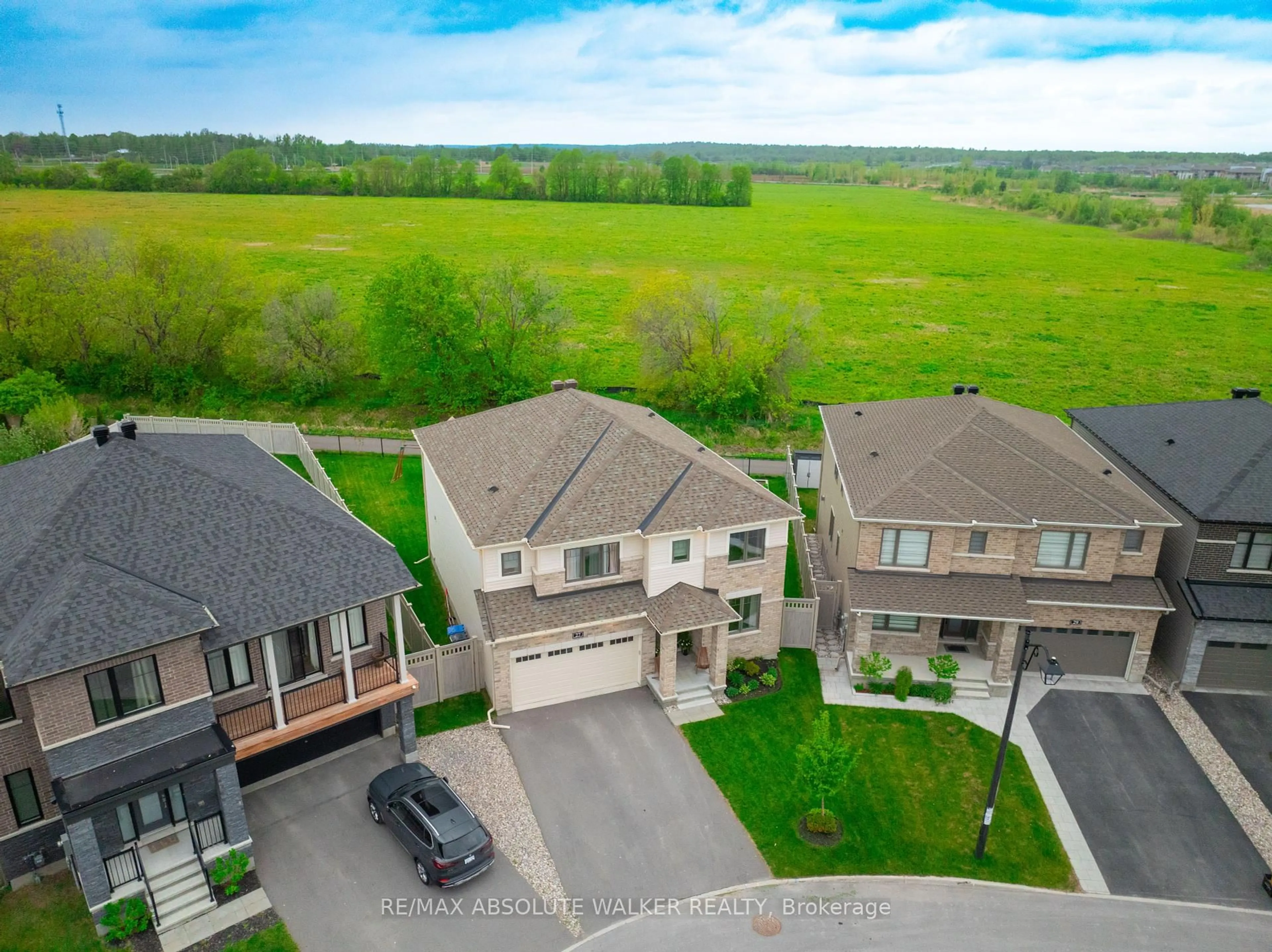 A pic from outside/outdoor area/front of a property/back of a property/a pic from drone, unknown for 27 Eramosa Cres, Kanata Ontario K2T 0R3