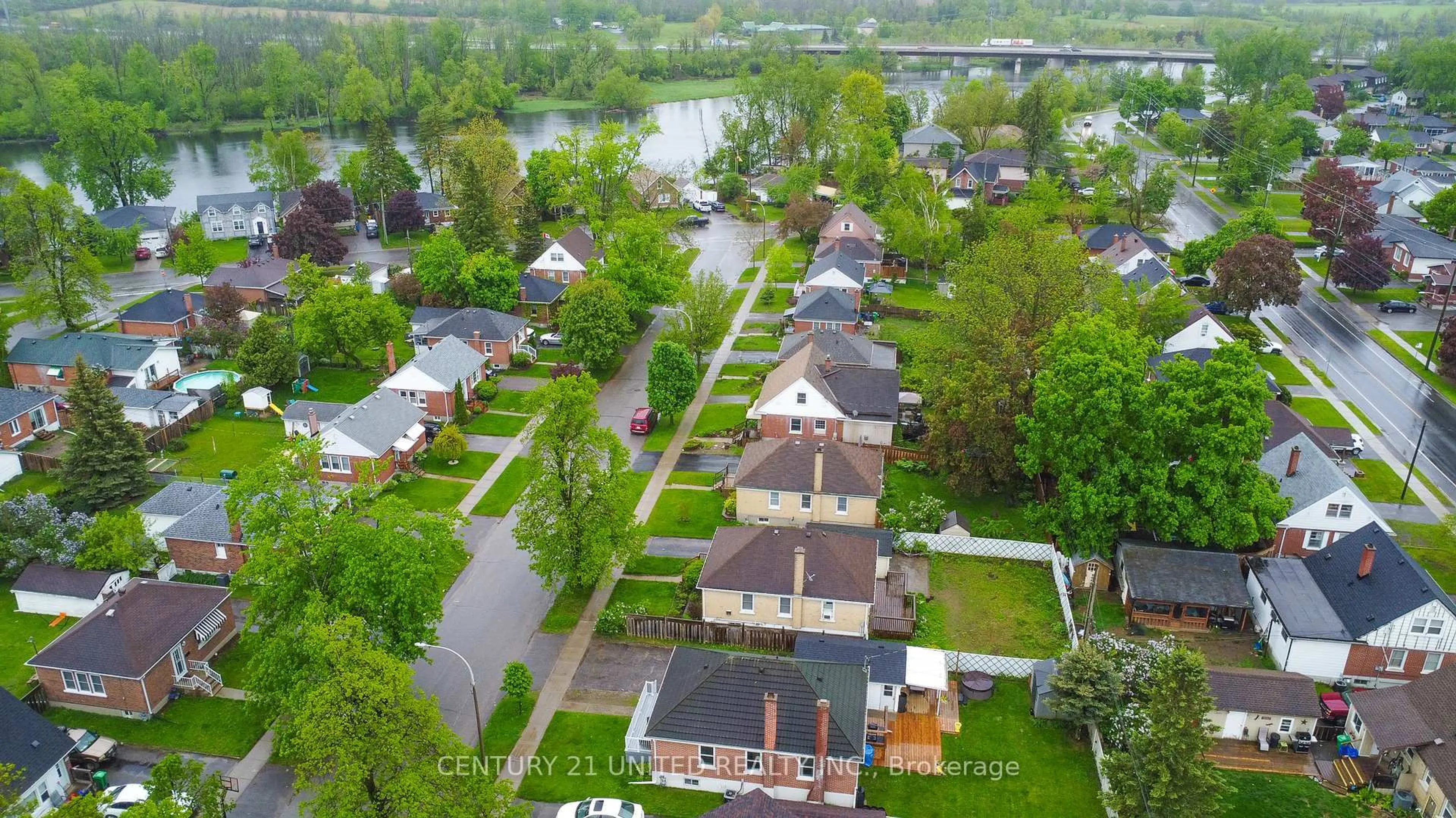 A pic from outside/outdoor area/front of a property/back of a property/a pic from drone, street for 565 Spruce Ave, Peterborough South Ontario K9J 5A4