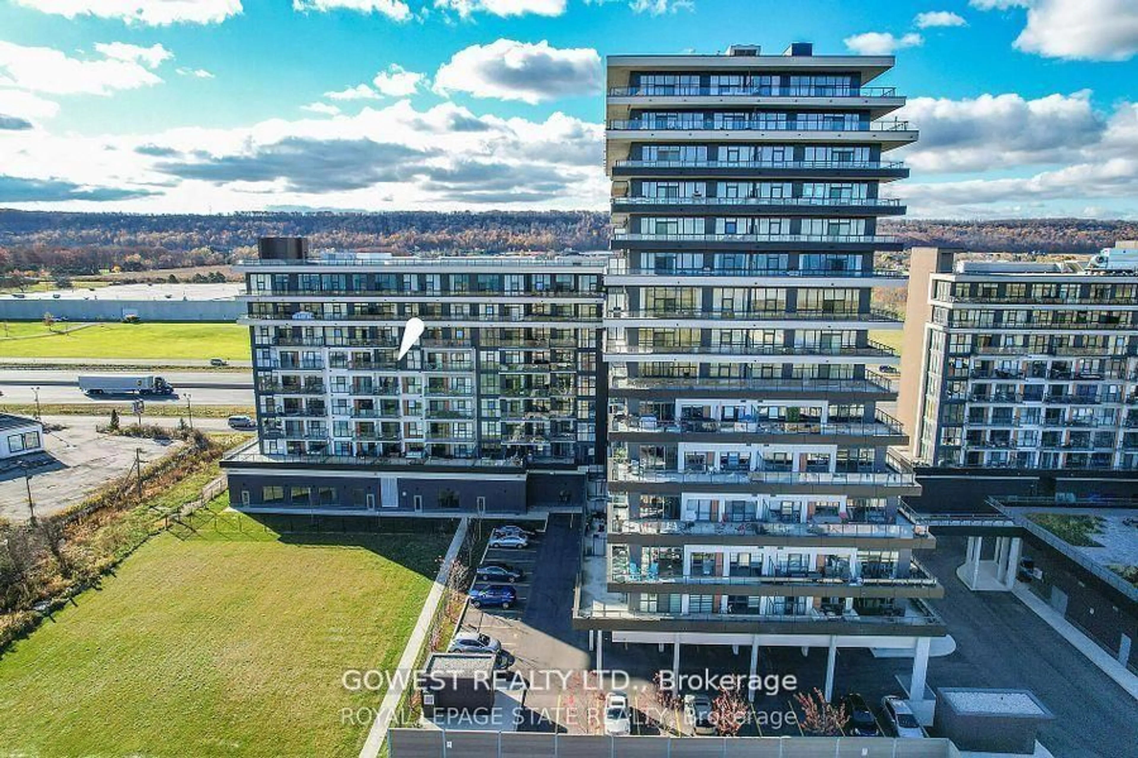 A pic from outside/outdoor area/front of a property/back of a property/a pic from drone, city buildings view from balcony for 550 North Service Rd #705, Grimsby Ontario L3M 0H9