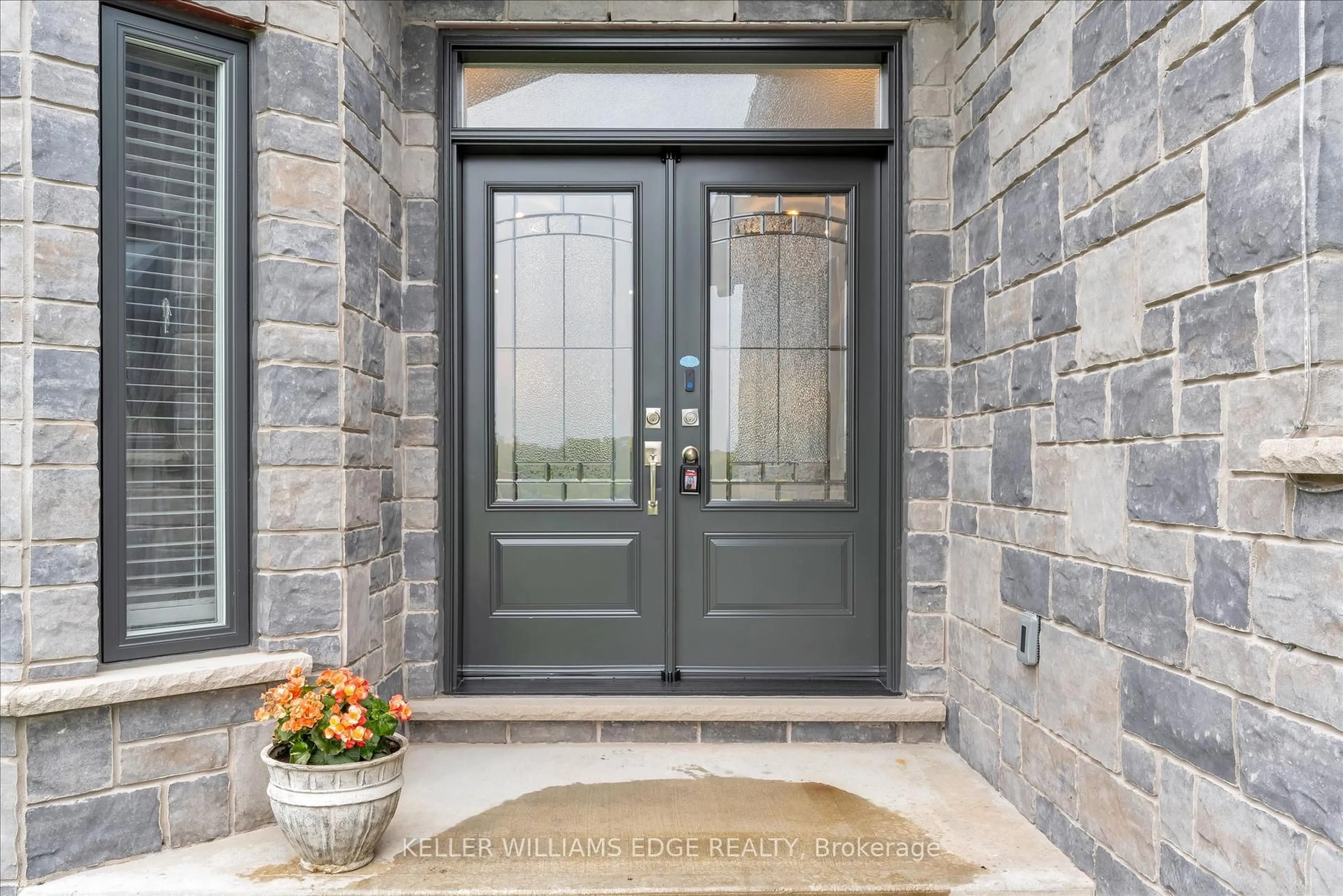 Indoor entryway for 156 Hetram Crt, Fort Erie Ontario L0S 1B0