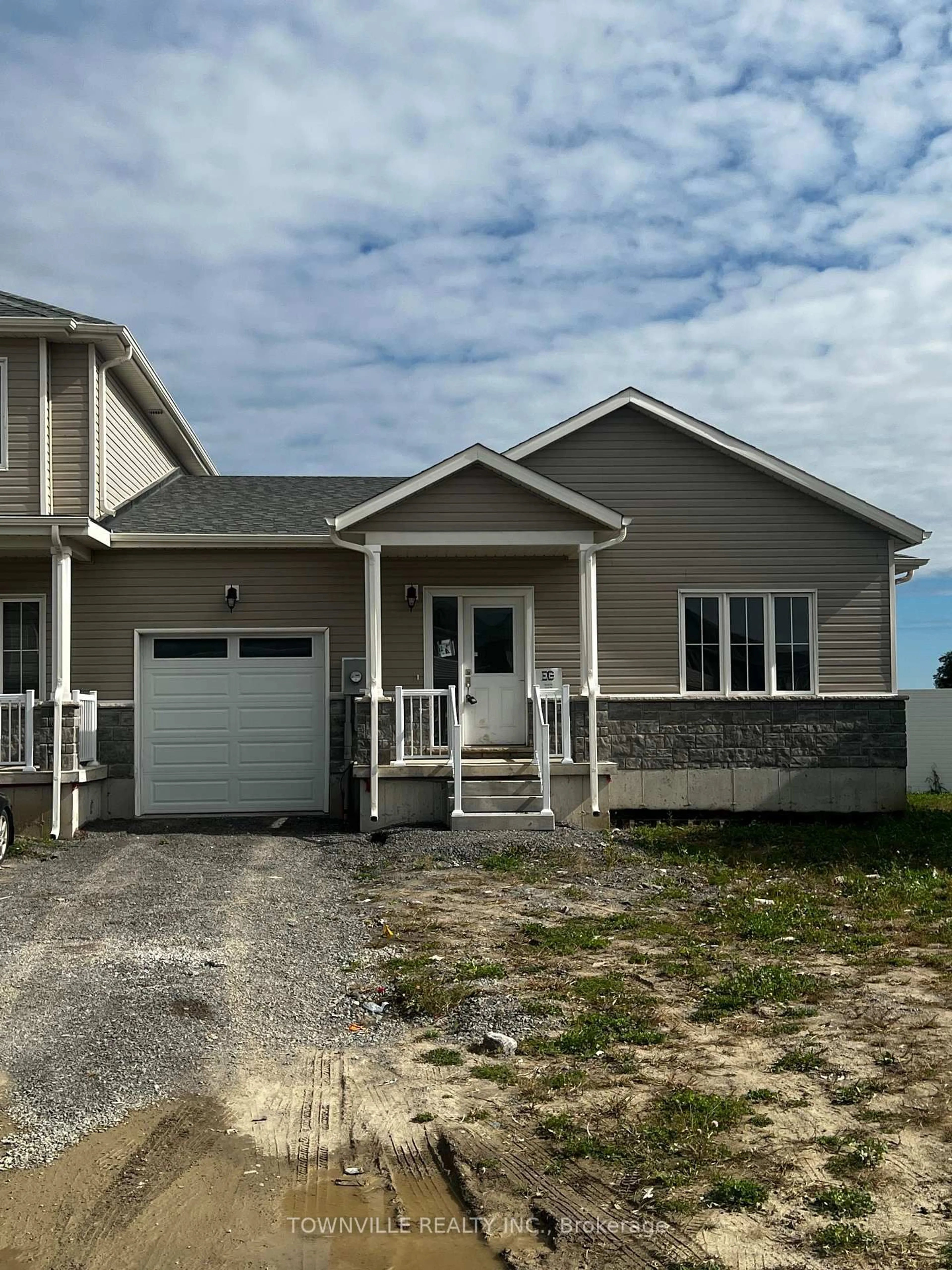 Home with vinyl exterior material, unknown for 64 Lincoln Dr, Belleville Ontario K8N 0T6