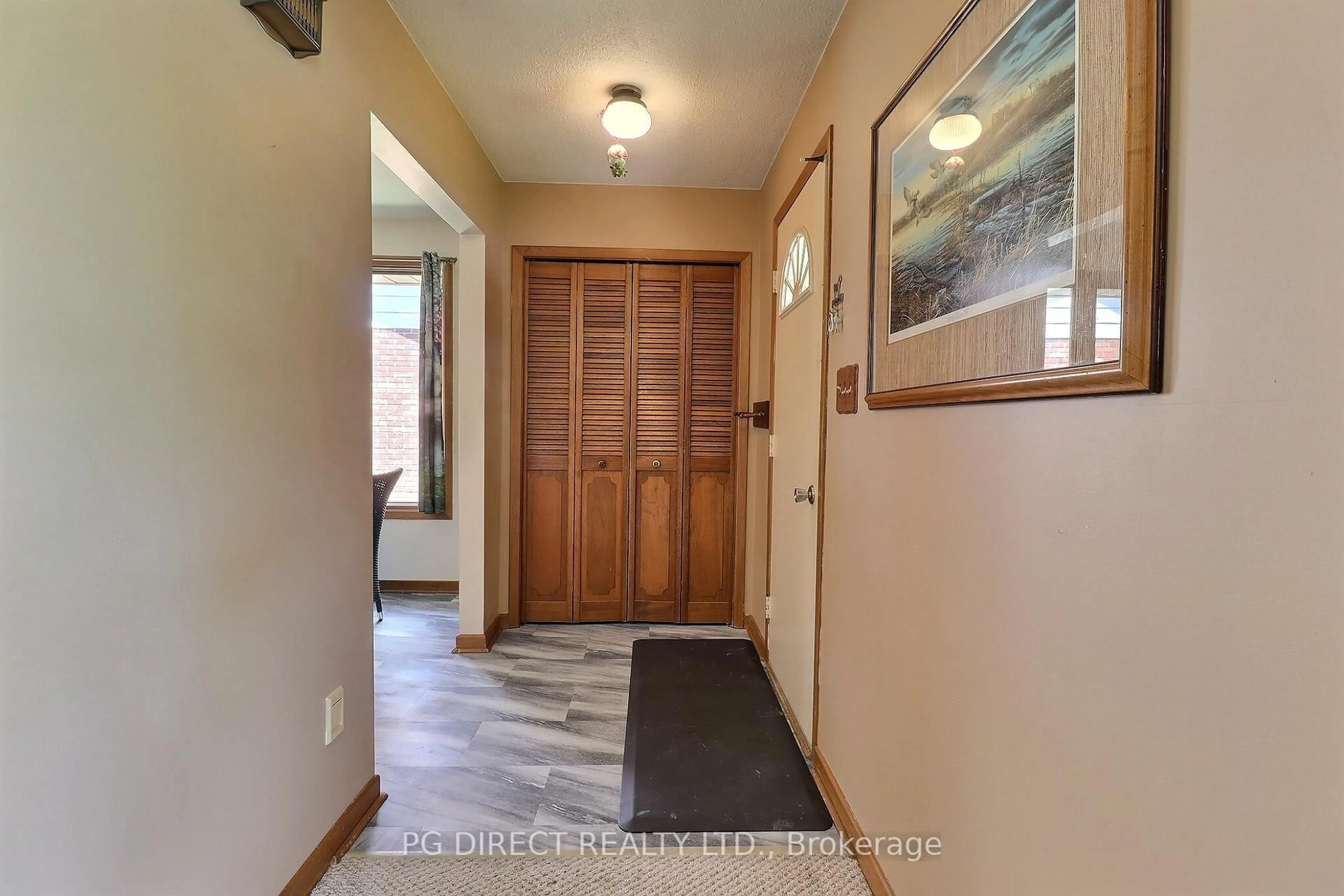 Indoor entryway for 5 Denrich Ave, Tillsonburg Ontario N4G 4V9