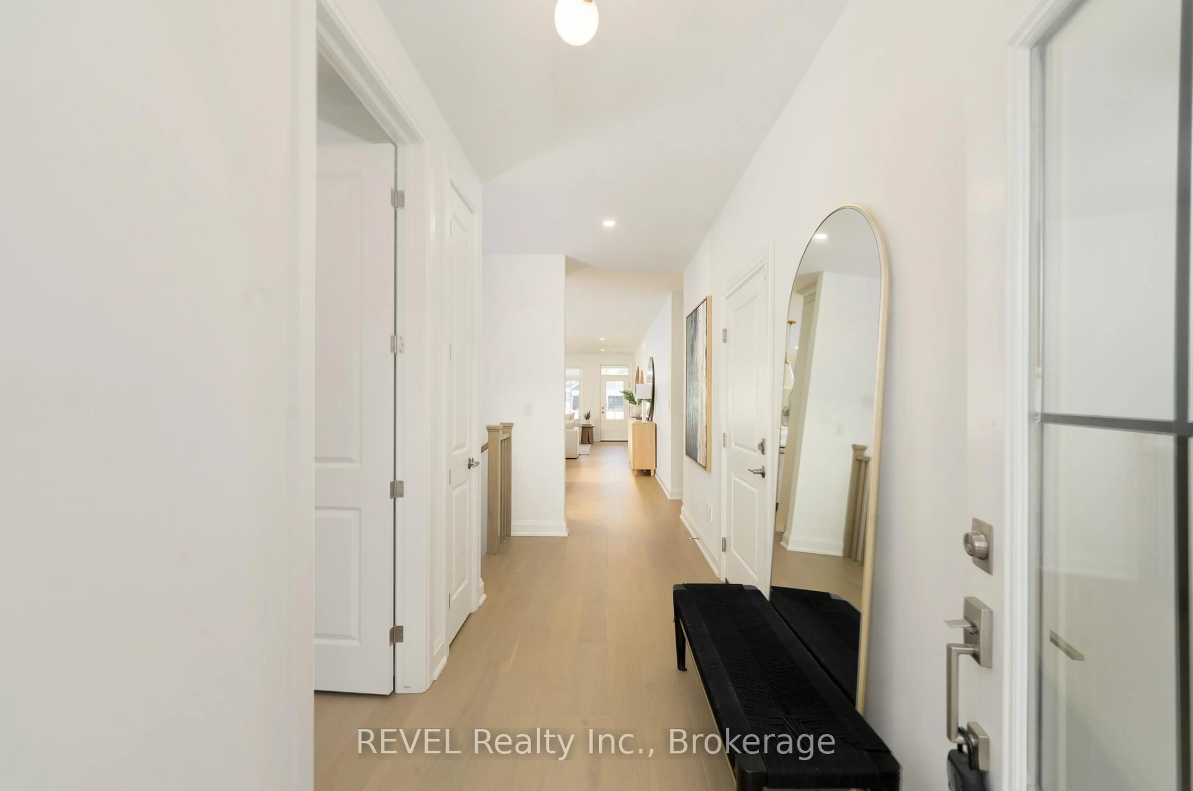 Indoor entryway for 70F Seneca Dr, Fort Erie Ontario L2A 1C2