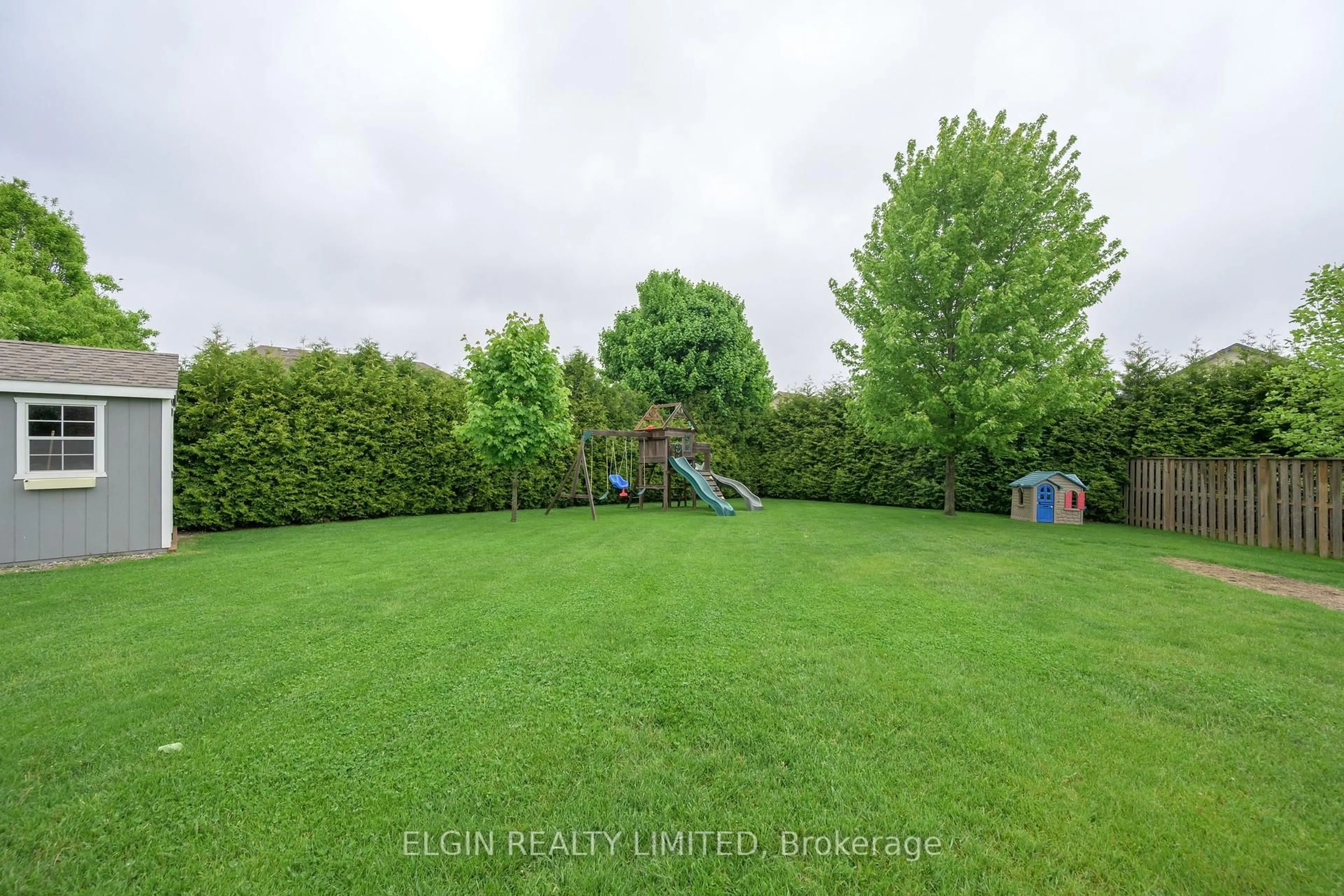 A pic from outside/outdoor area/front of a property/back of a property/a pic from drone, forest/trees view for 29 Bridle Path St, St. Thomas Ontario N5R 0B4