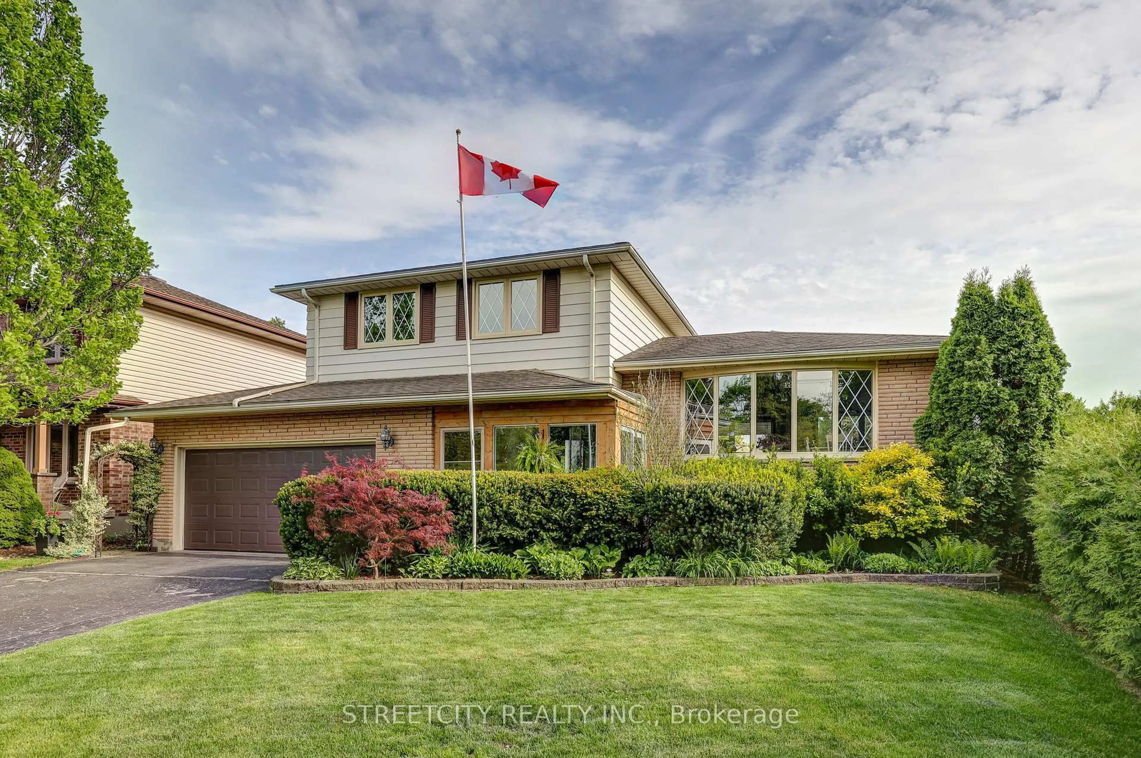 Home with brick exterior material, street for 531 Elm St, St. Thomas Ontario N5R 1K6