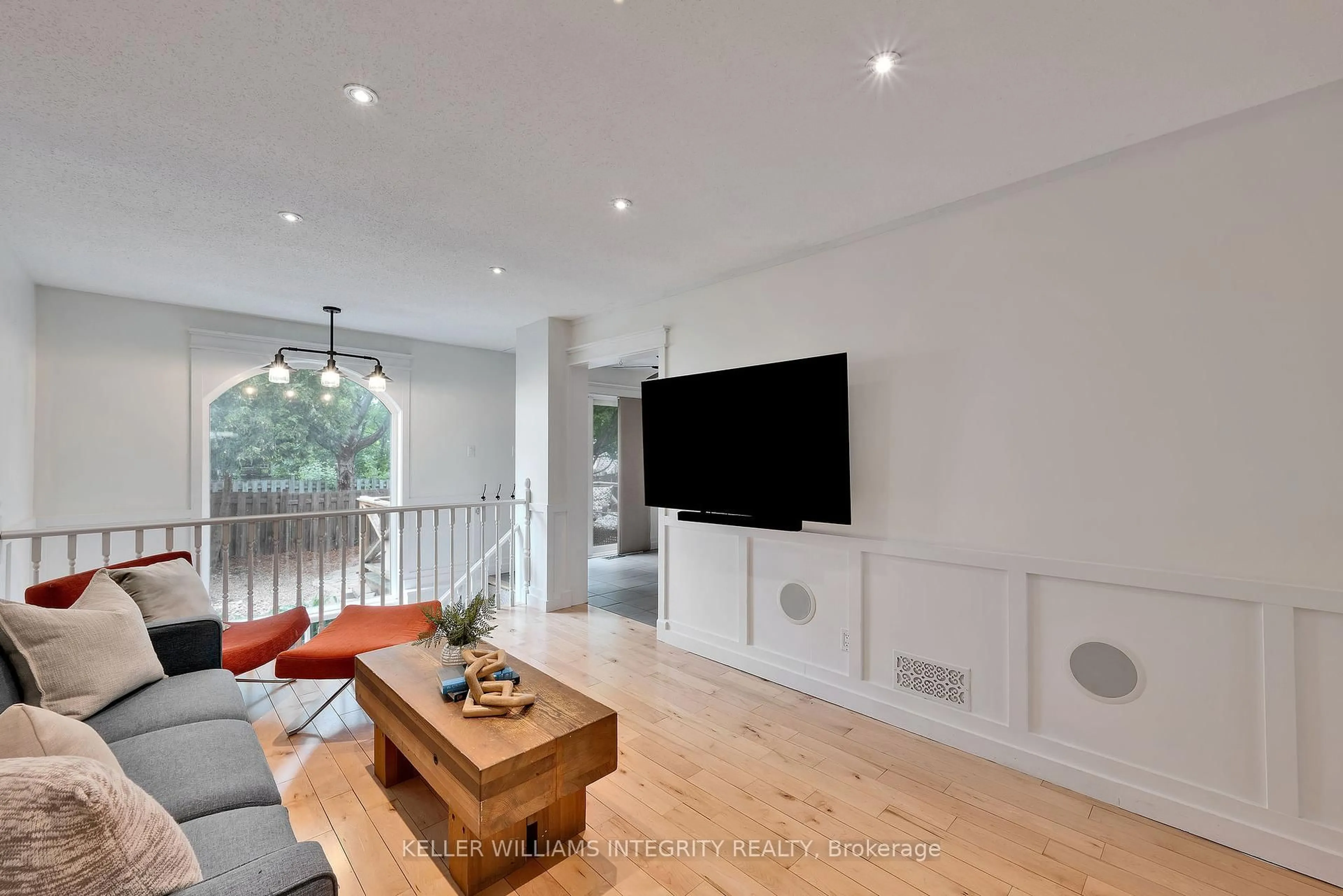 Home theater for 7 Sunnybrooke Dr, Ottawa Ontario K2M 2P3
