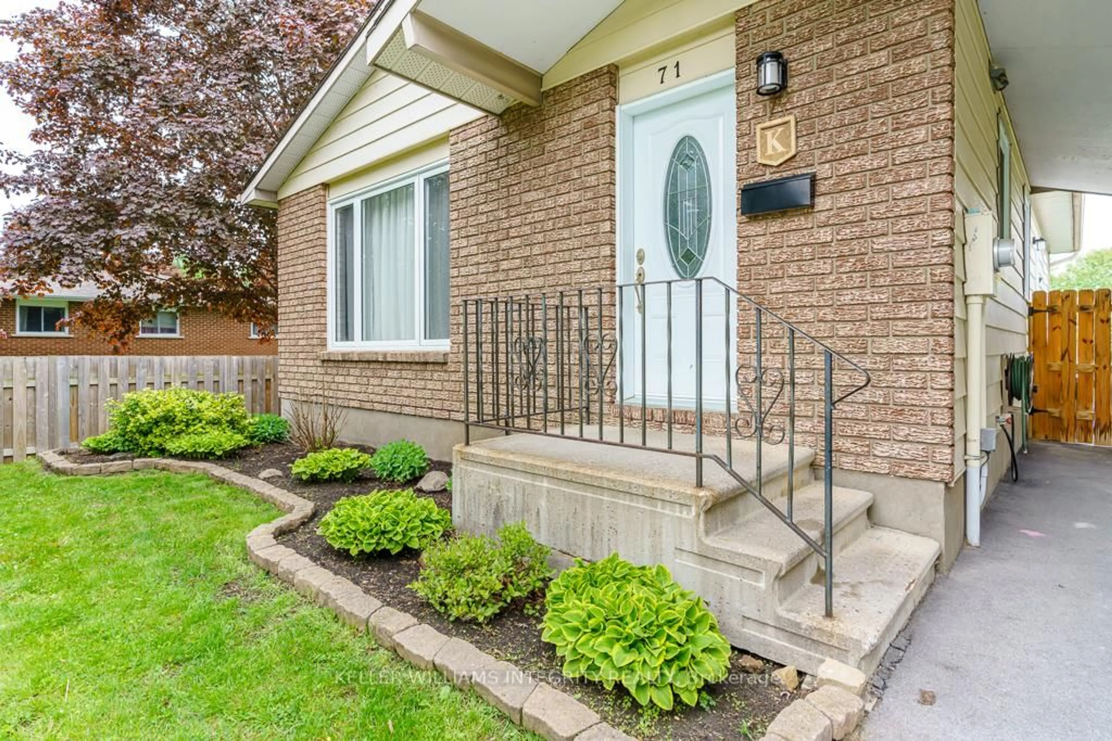 Home with brick exterior material, street for 71 Edgevale Crt, Cornwall Ontario K6J 5P1